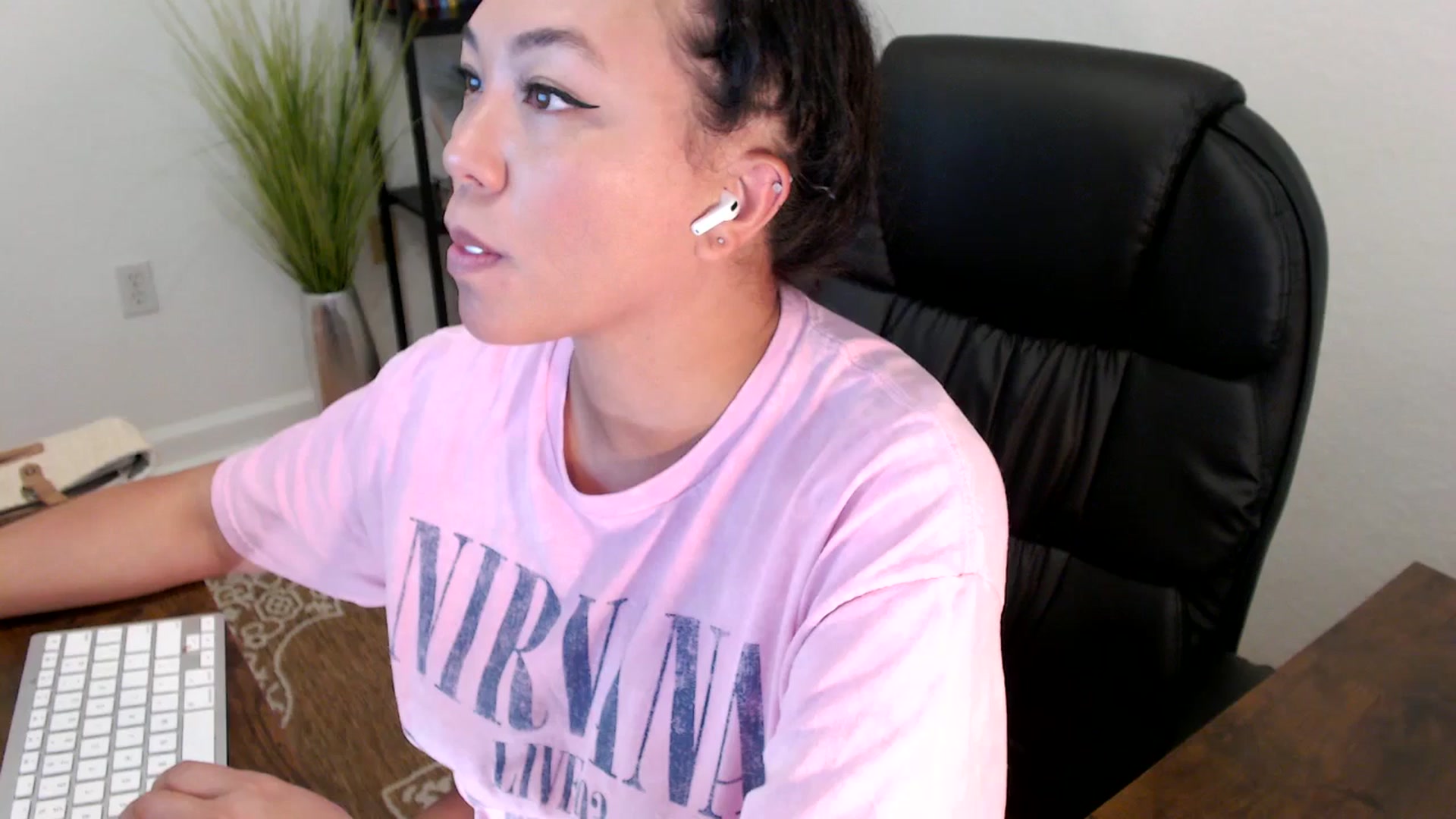 Gallery image thumbnail from MickaylaStar's myfreecams stream on, 04/18/2025, 17:25 image 14 of 20
