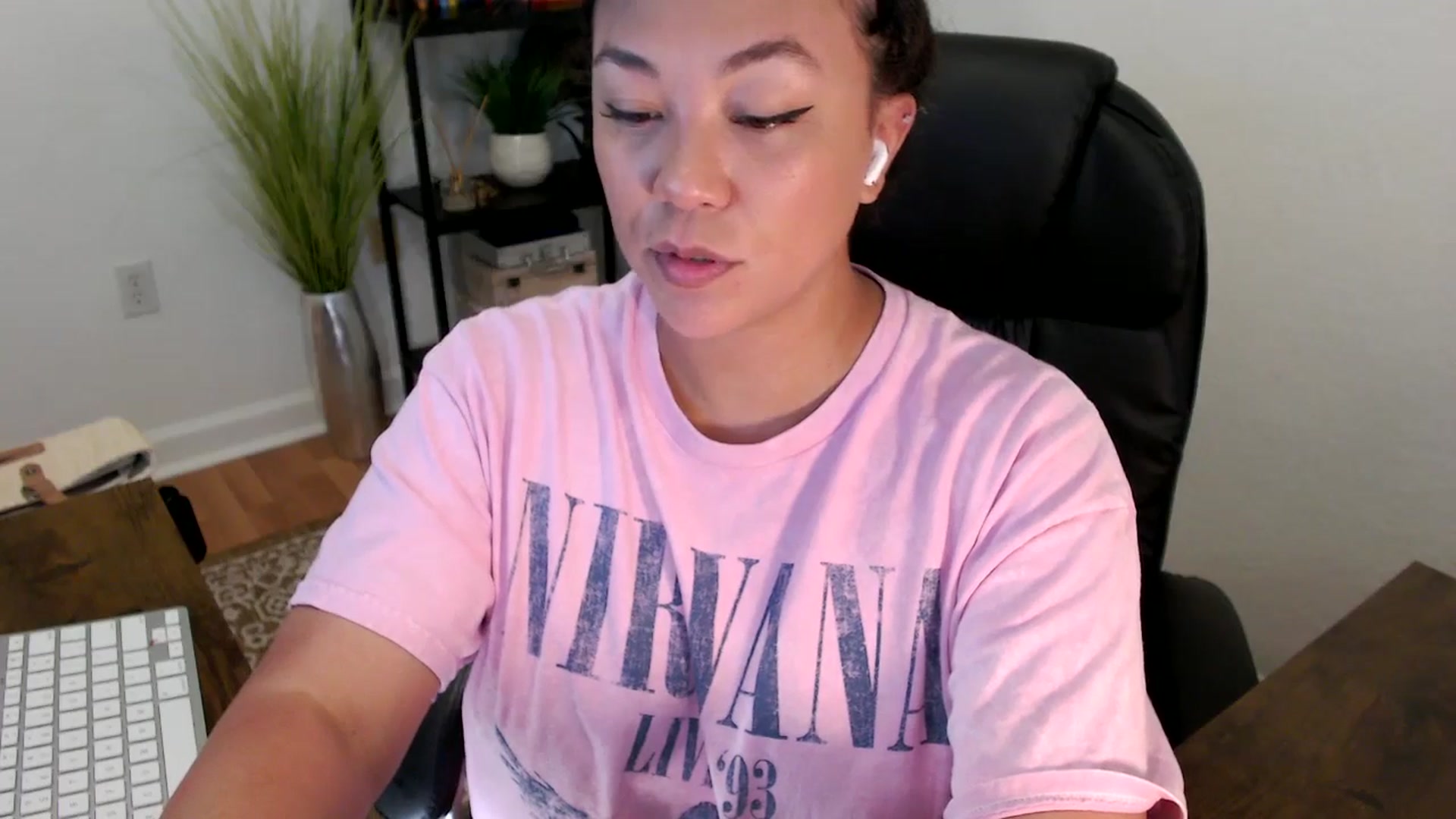 Gallery image thumbnail from MickaylaStar's myfreecams stream on, 04/18/2025, 17:25 image 3 of 20