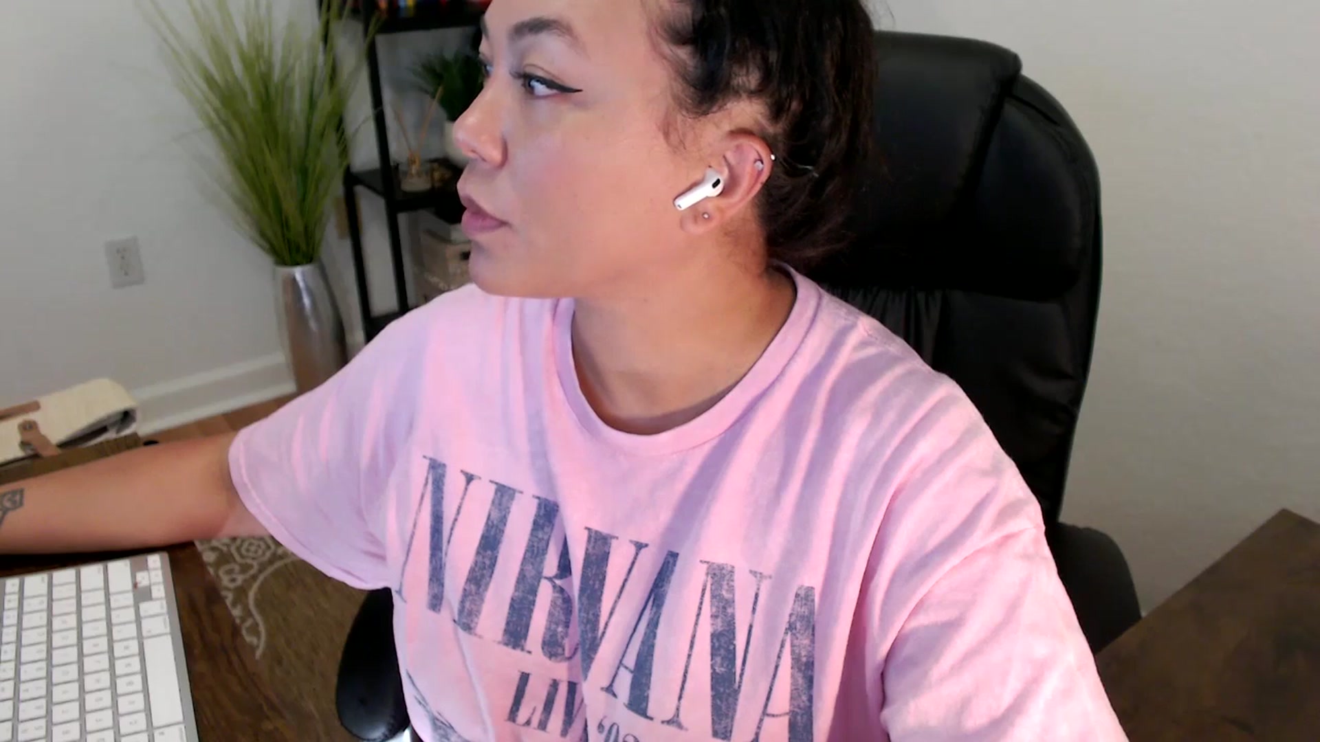 Gallery image thumbnail from MickaylaStar's myfreecams stream on, 04/18/2025, 17:25 image 4 of 20