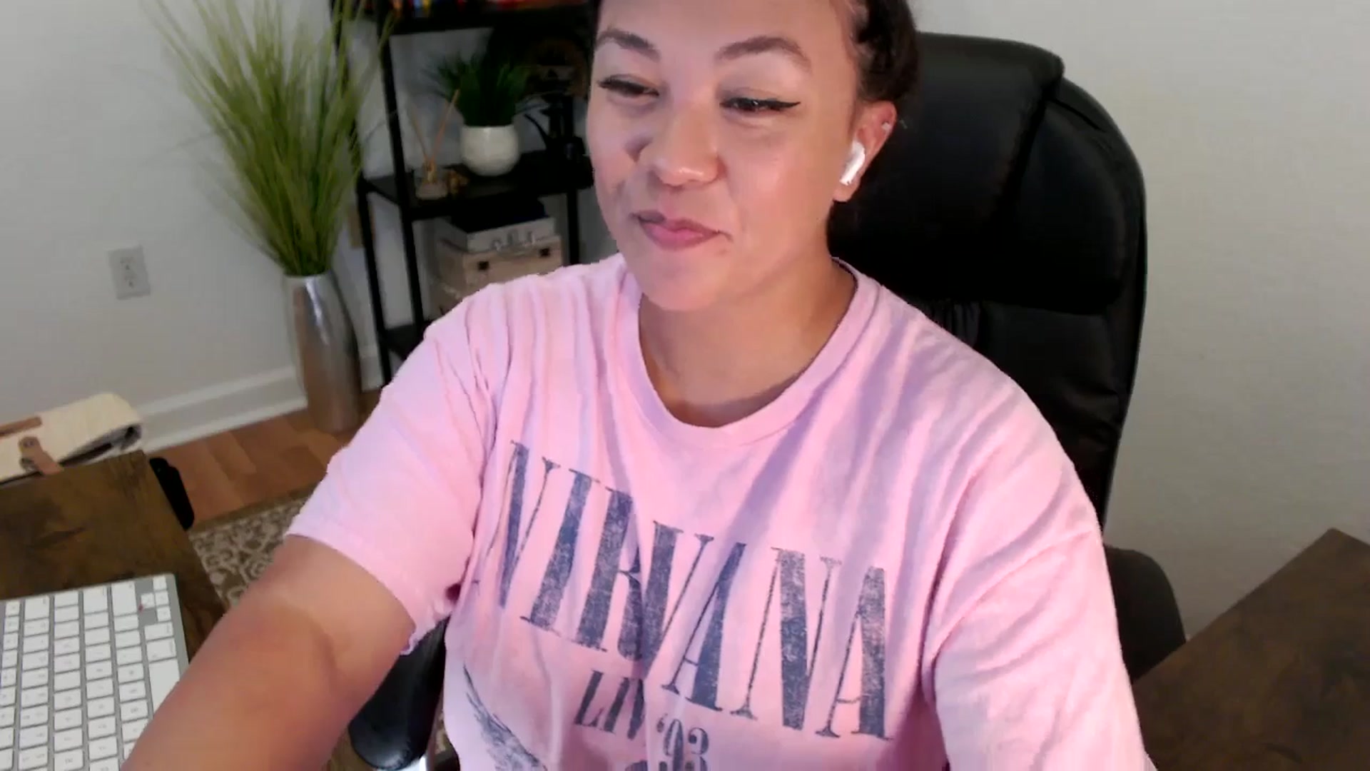 Gallery image thumbnail from MickaylaStar's myfreecams stream on, 04/18/2025, 17:25 image 5 of 20