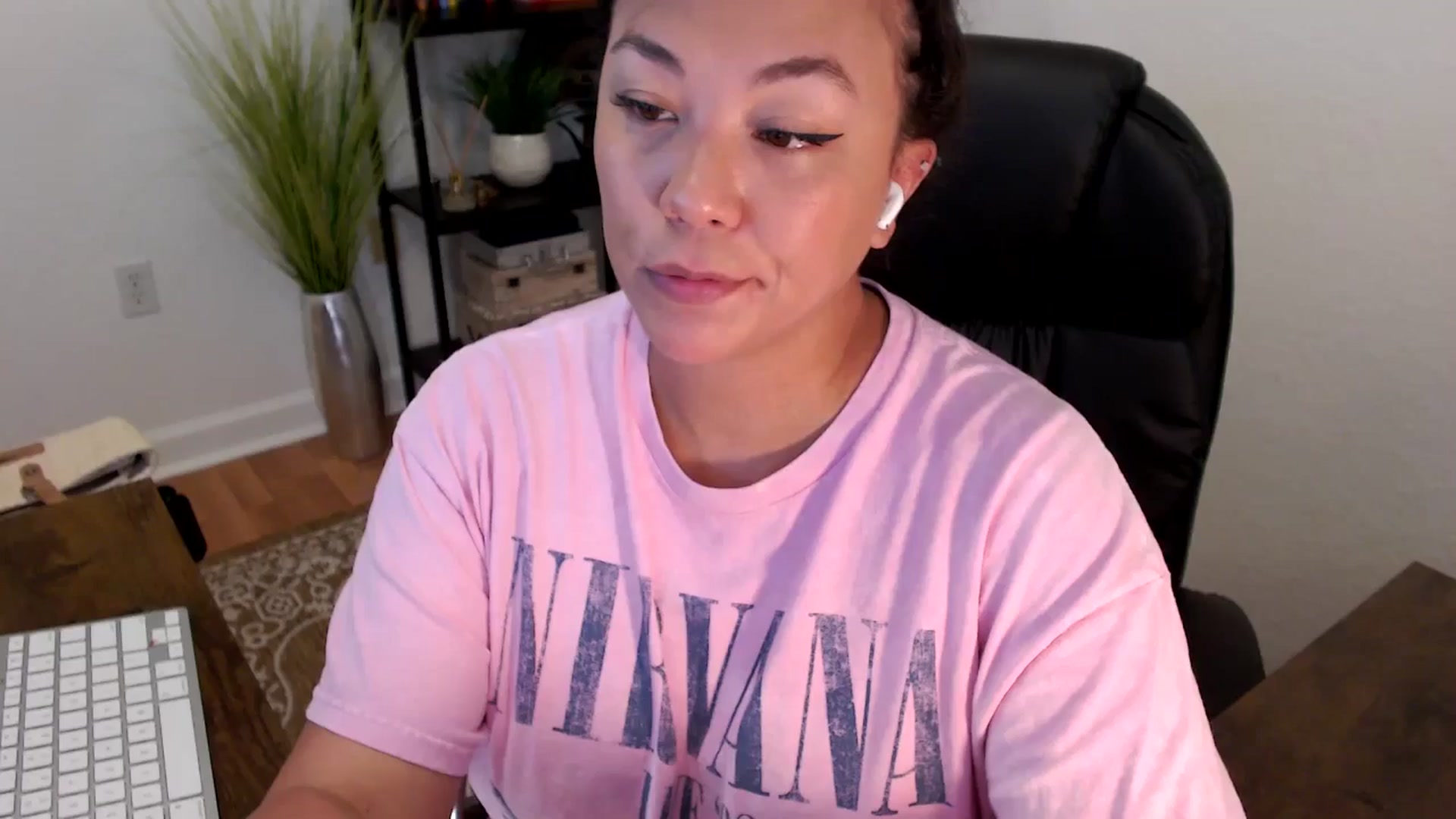 Gallery image thumbnail from MickaylaStar's myfreecams stream on, 04/18/2025, 17:25 image 1 of 20