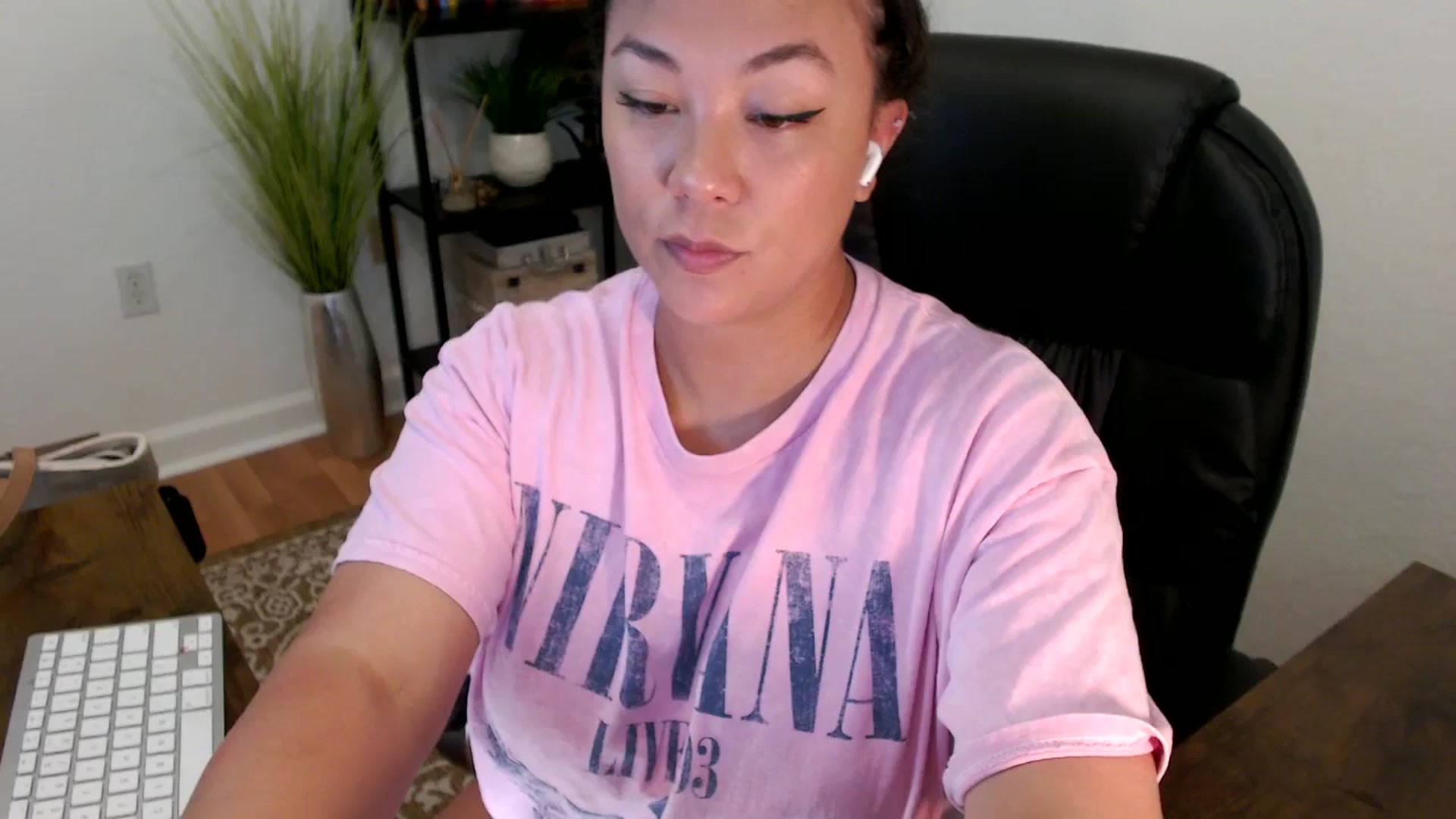 Gallery image thumbnail from MickaylaStar's myfreecams stream on, 04/18/2025, 17:25 image 19 of 20