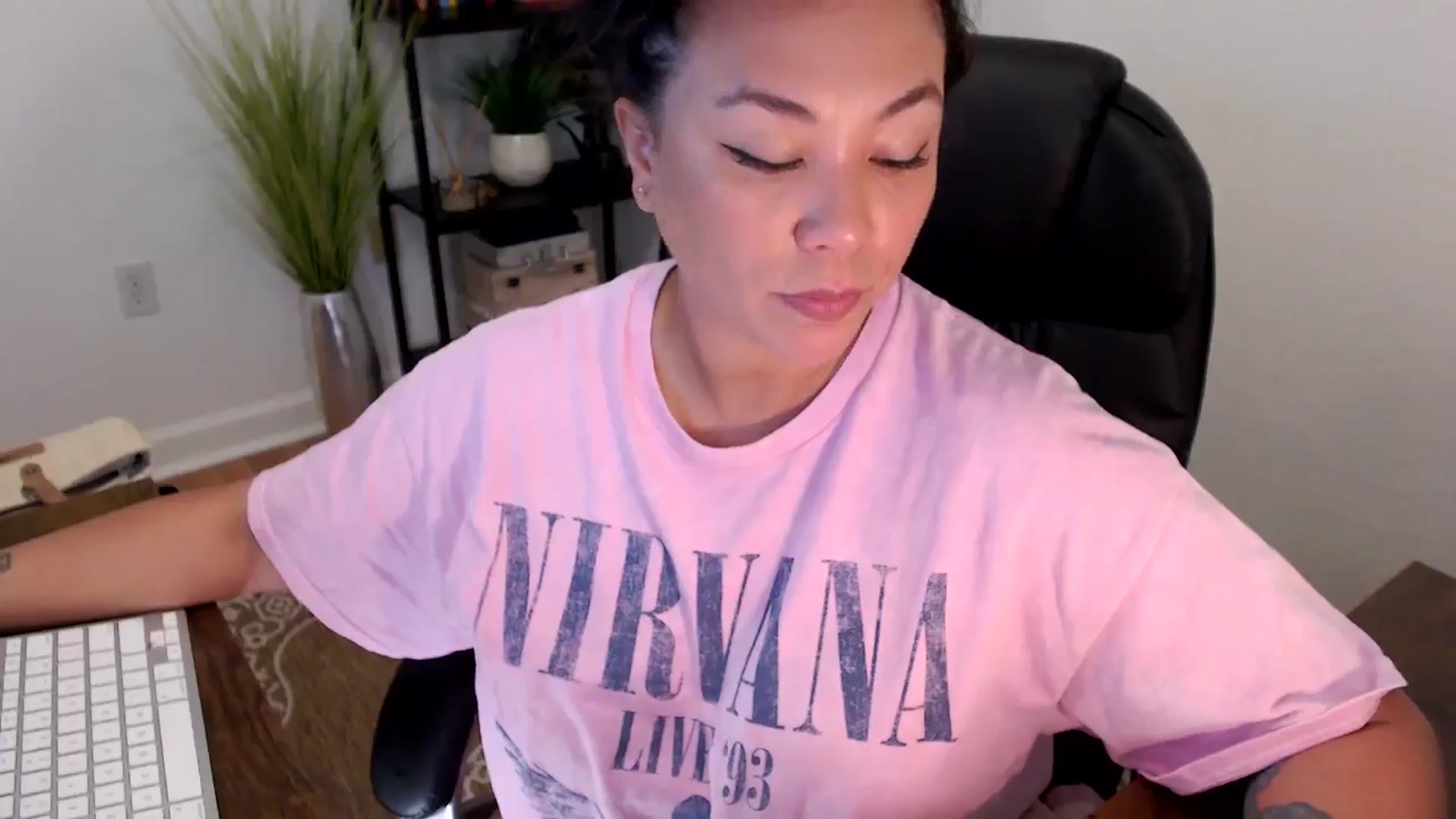 Gallery image thumbnail from MickaylaStar's myfreecams stream on, 04/18/2025, 17:25 image 8 of 20