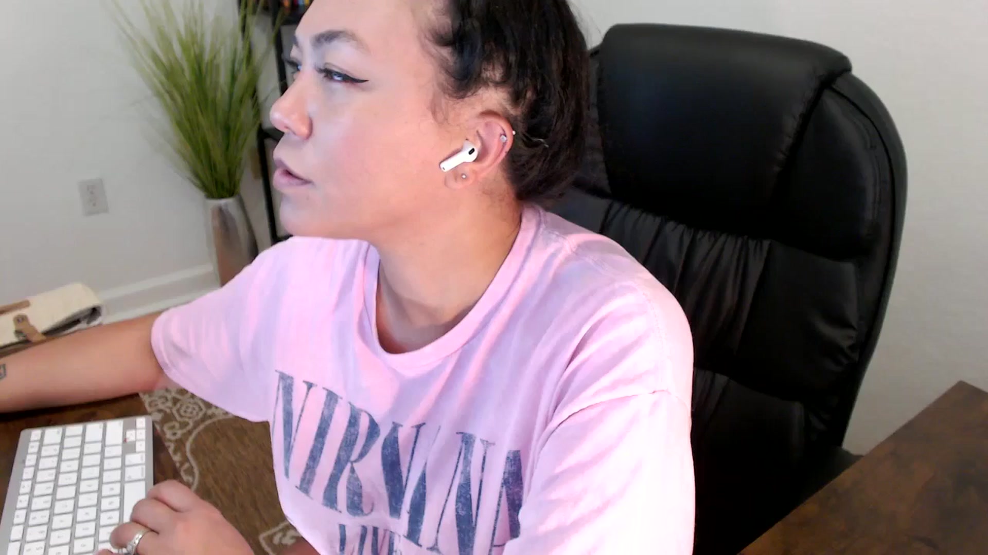 Gallery image thumbnail from MickaylaStar's myfreecams stream on, 04/18/2025, 17:25 image 15 of 20