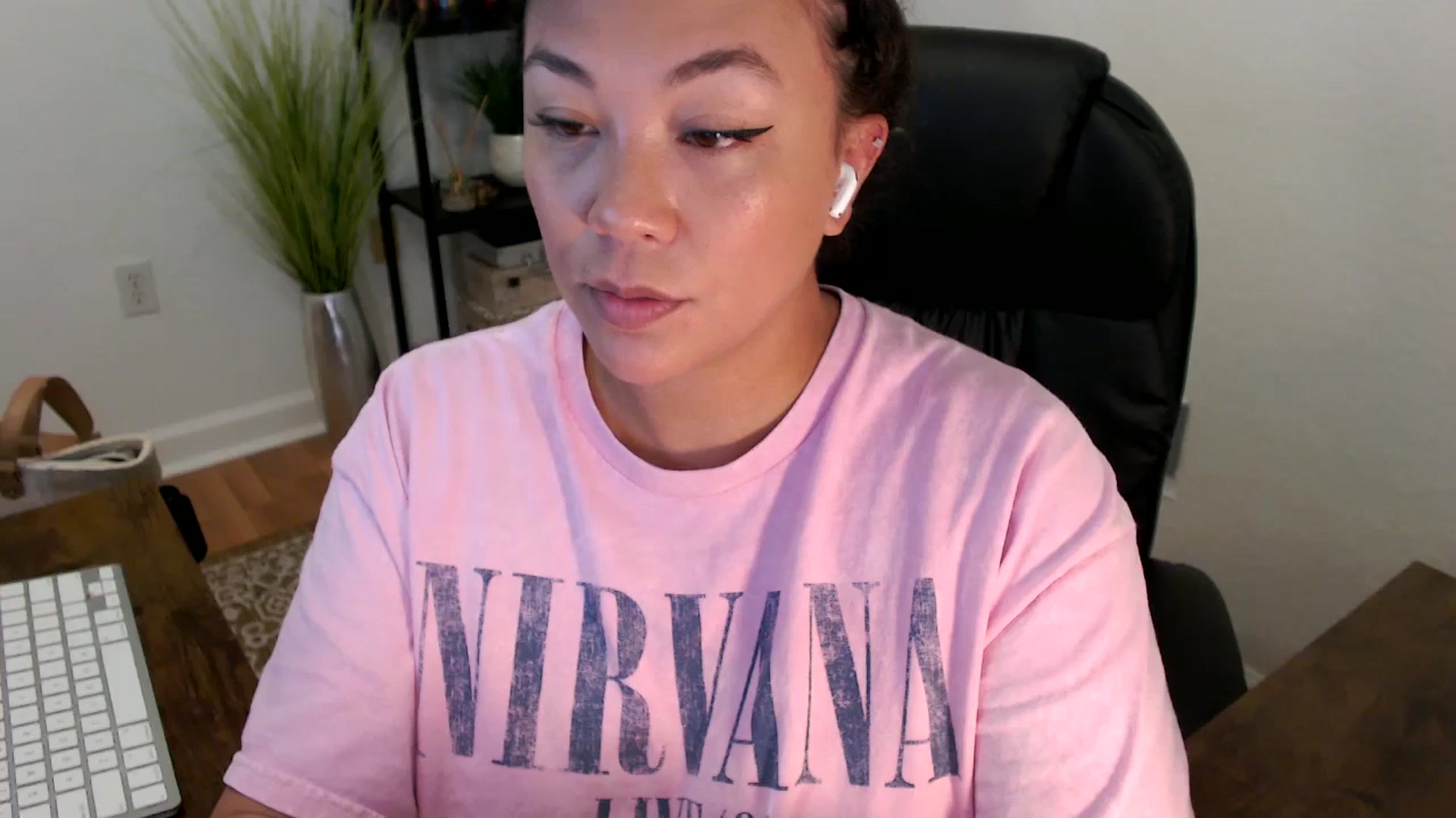 Gallery image thumbnail from MickaylaStar's myfreecams stream on, 04/18/2025, 17:45 image 19 of 20