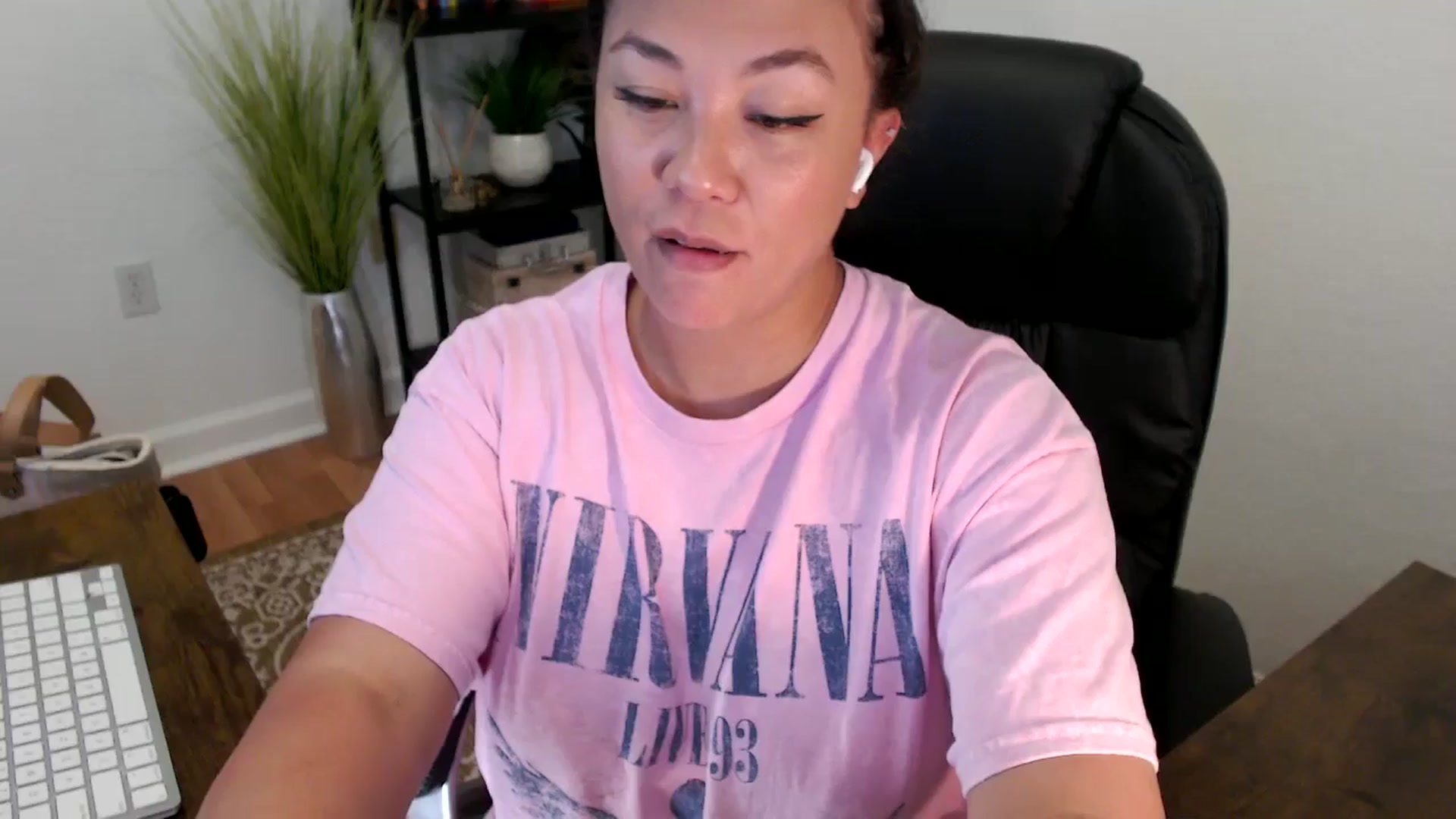 Gallery image thumbnail from MickaylaStar's myfreecams stream on, 04/18/2025, 17:45 image 2 of 20