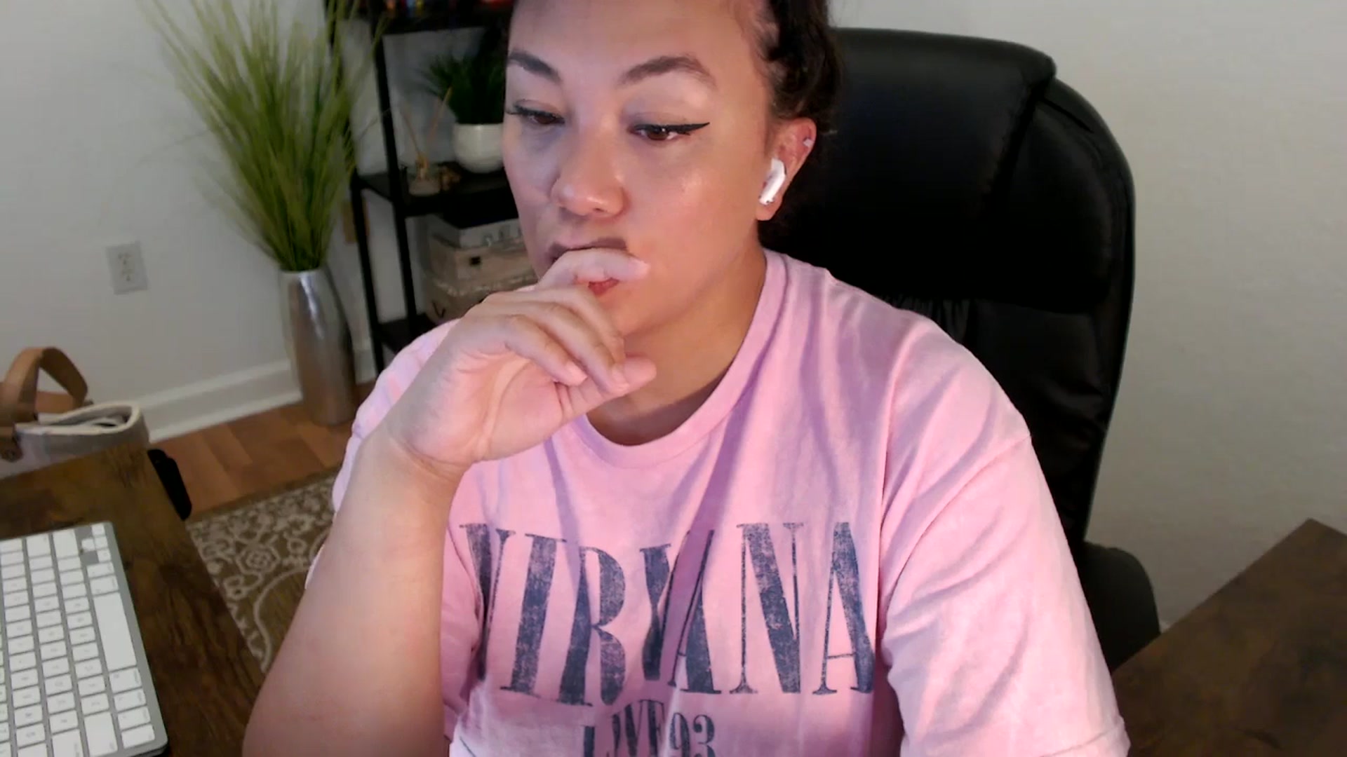 Gallery image thumbnail from MickaylaStar's myfreecams stream on, 04/18/2025, 17:45 image 4 of 20