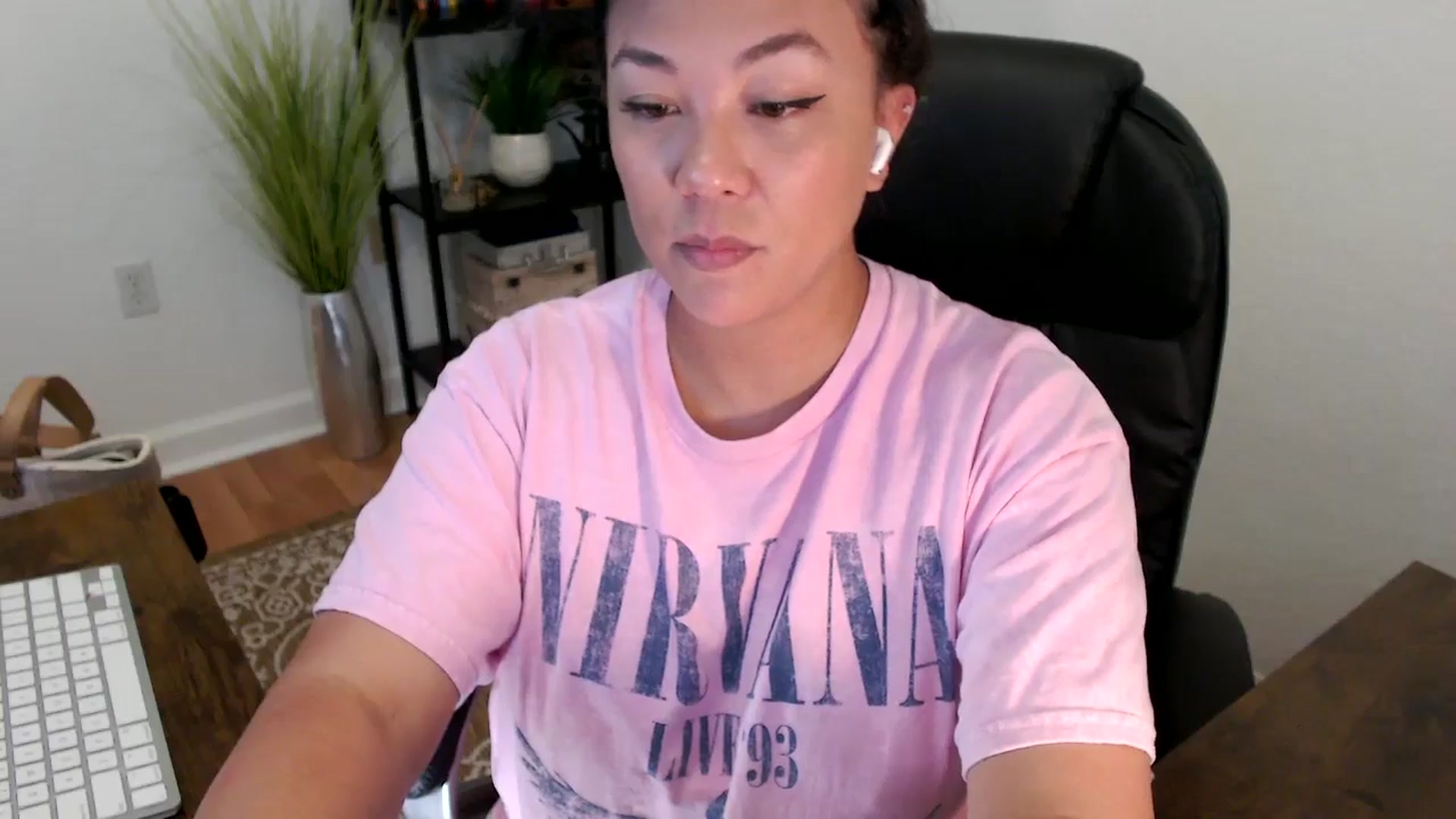 Gallery image thumbnail from MickaylaStar's myfreecams stream on, 04/18/2025, 17:45 image 6 of 20