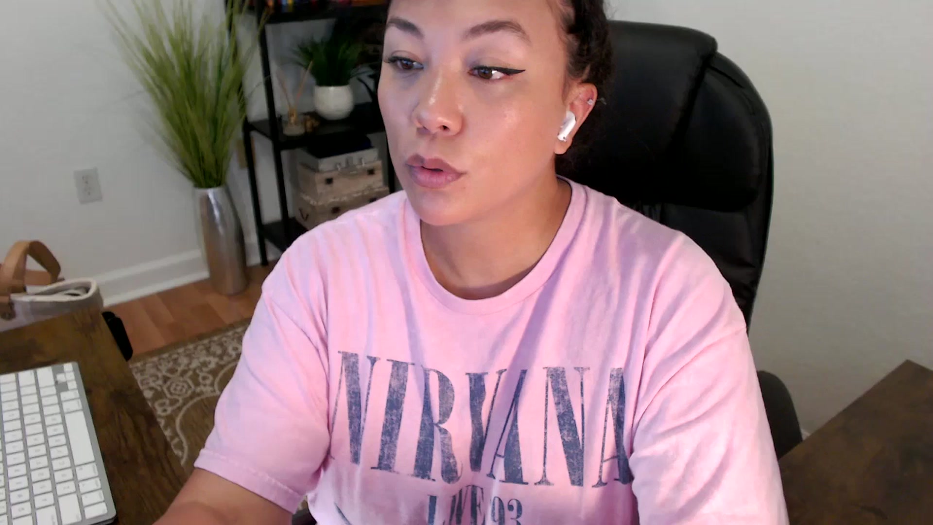 Gallery image thumbnail from MickaylaStar's myfreecams stream on, 04/18/2025, 17:45 image 1 of 20
