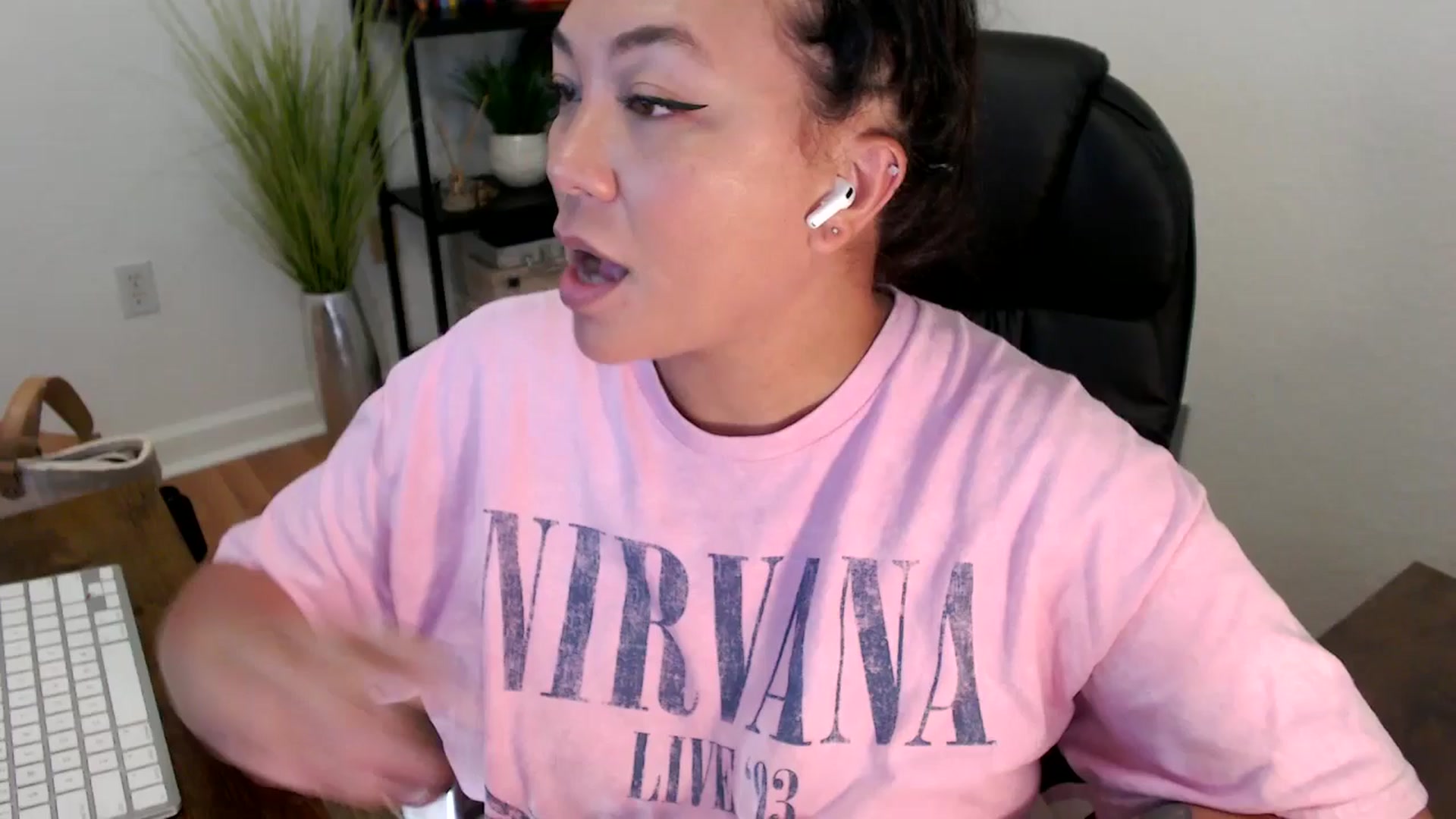Gallery image thumbnail from MickaylaStar's myfreecams stream on, 04/18/2025, 17:45 image 15 of 20