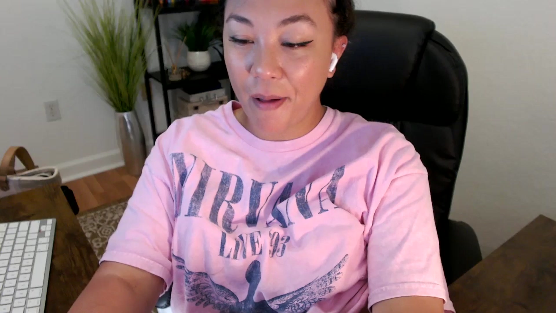 Gallery image thumbnail from MickaylaStar's myfreecams stream on, 04/18/2025, 18:15 image 5 of 20