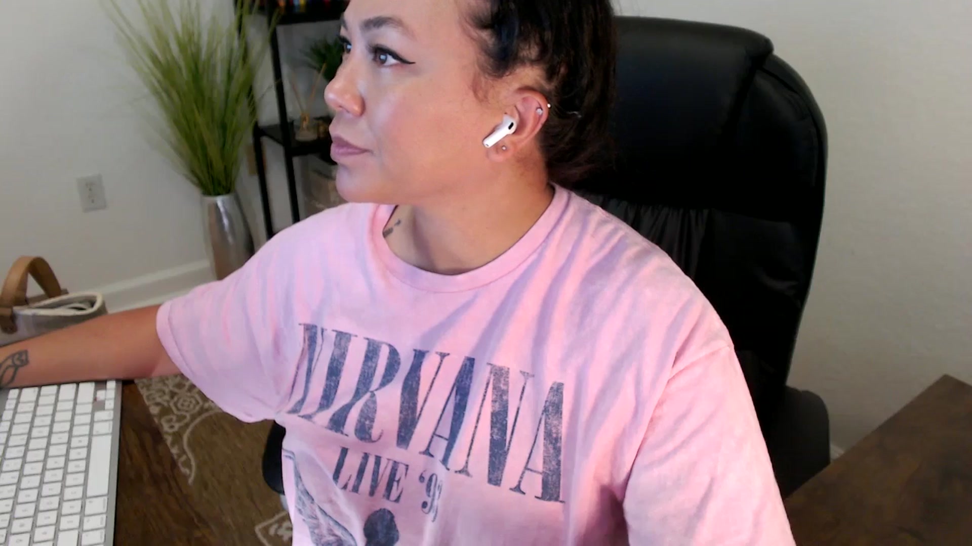 Gallery image thumbnail from MickaylaStar's myfreecams stream on, 04/18/2025, 18:15 image 18 of 20