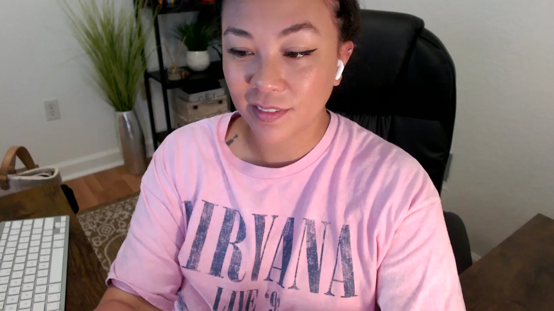 Gallery image thumbnail from MickaylaStar's myfreecams stream on, 04/18/2025, 18:15 image 16 of 20
