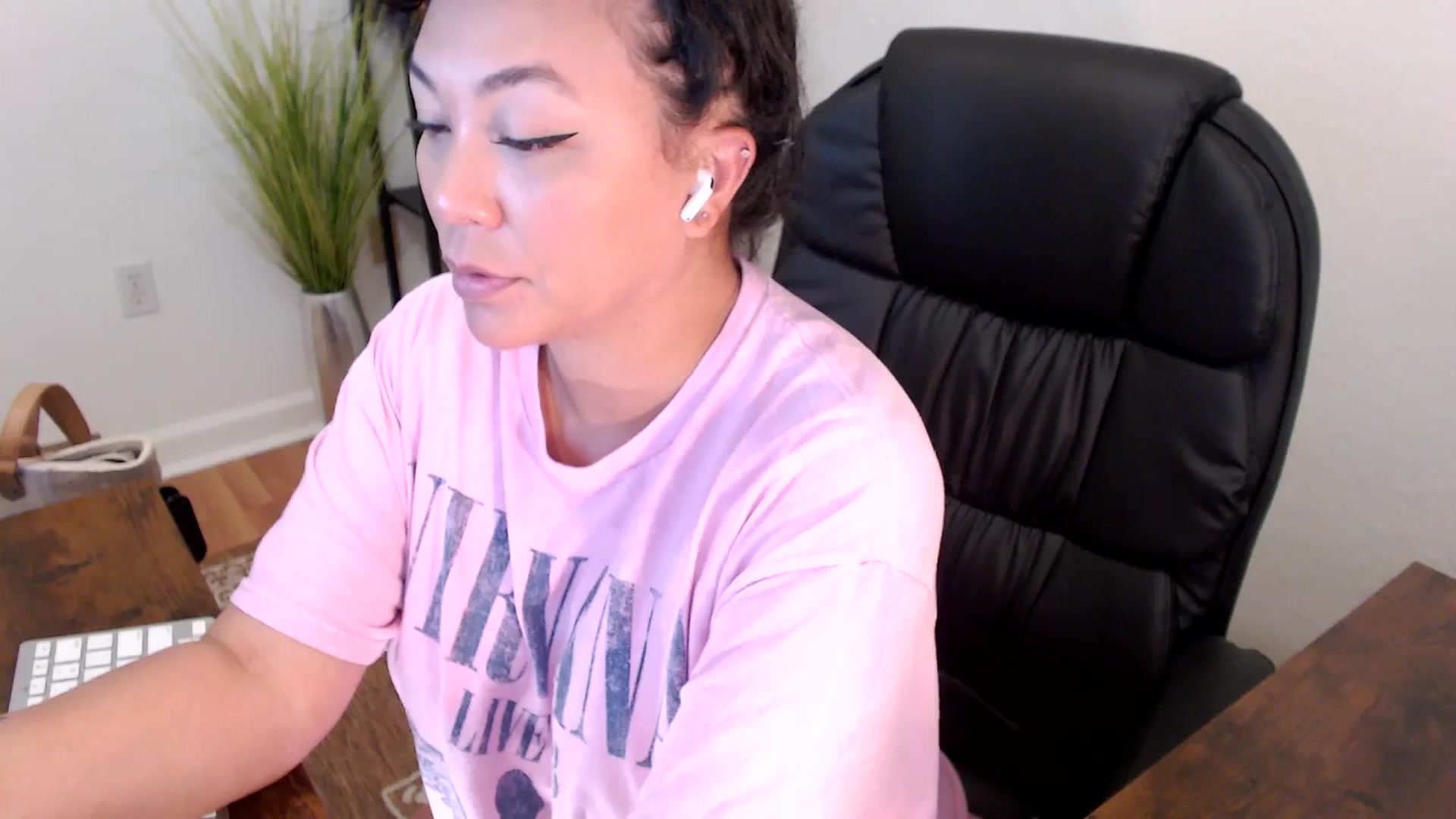 Gallery image thumbnail from MickaylaStar's myfreecams stream on, 04/18/2025, 18:15 image 3 of 20