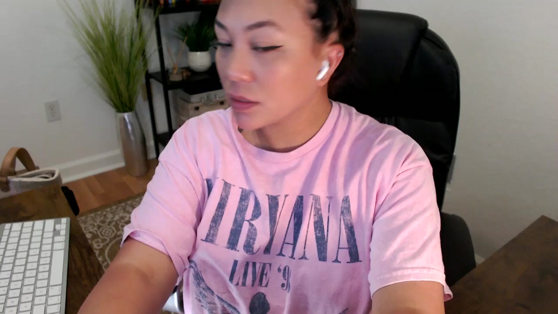 Gallery image thumbnail from MickaylaStar's myfreecams stream on, 04/18/2025, 18:15 image 17 of 20