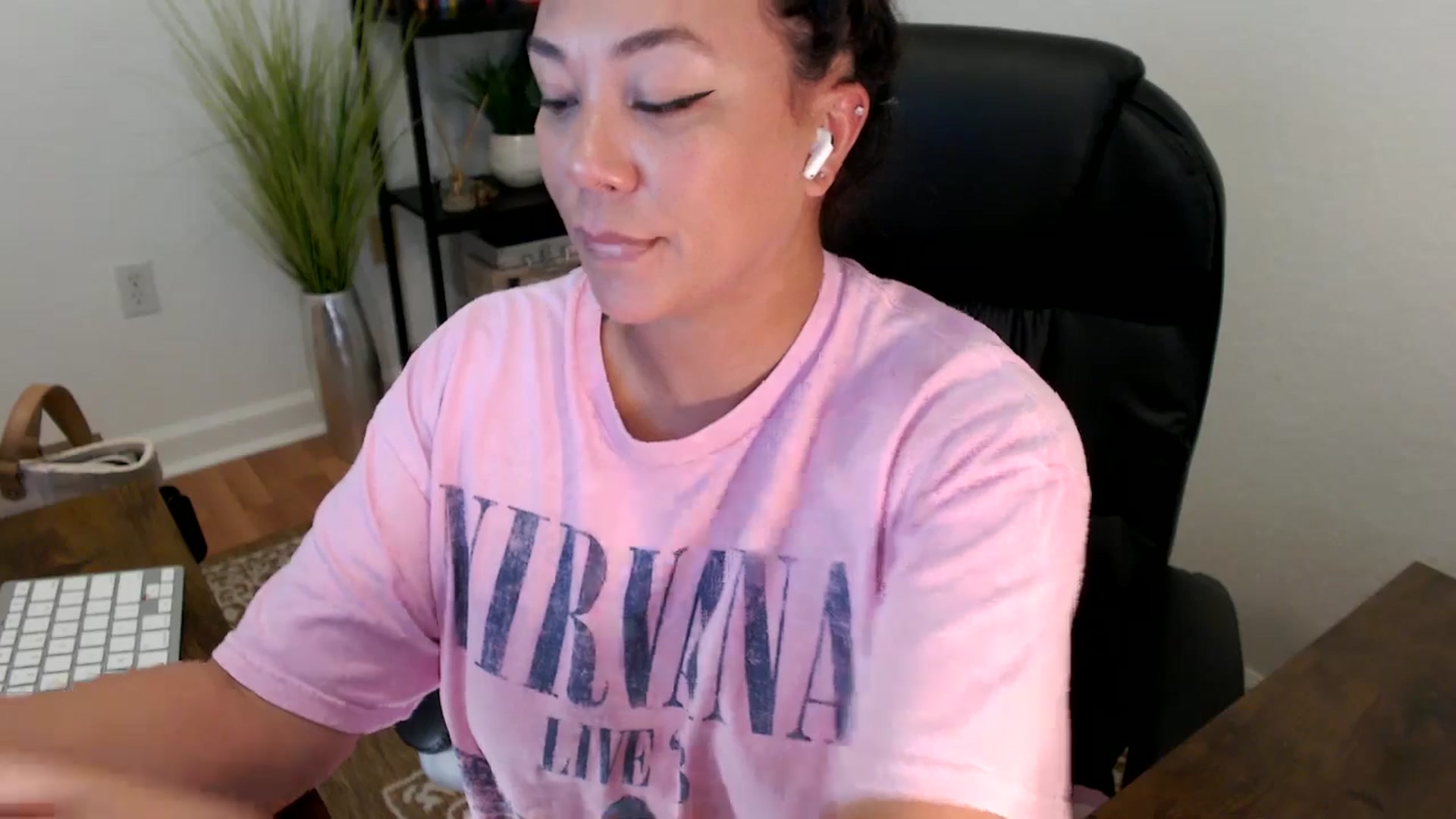 Gallery image thumbnail from MickaylaStar's myfreecams stream on, 04/18/2025, 18:15 image 11 of 20
