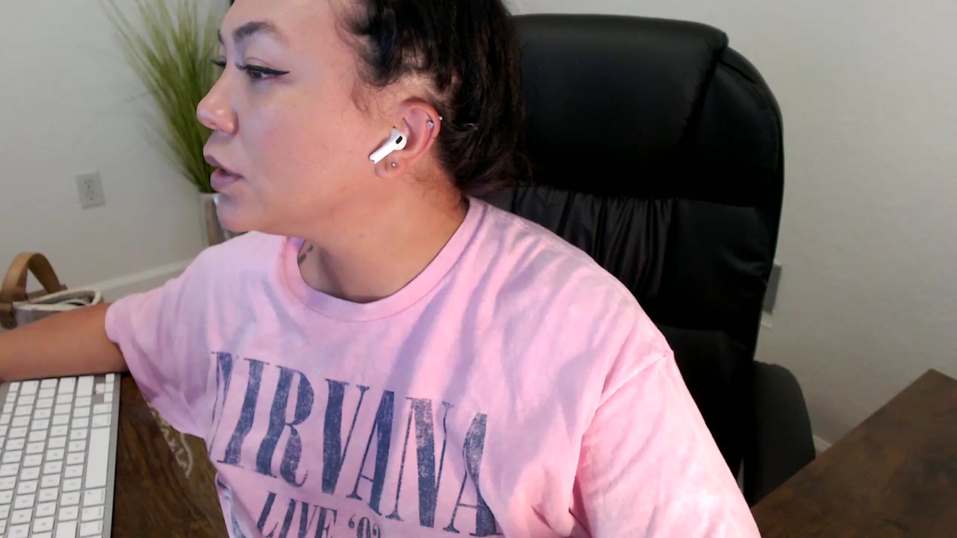 Gallery image thumbnail from MickaylaStar's myfreecams stream on, 04/18/2025, 18:15 image 14 of 20