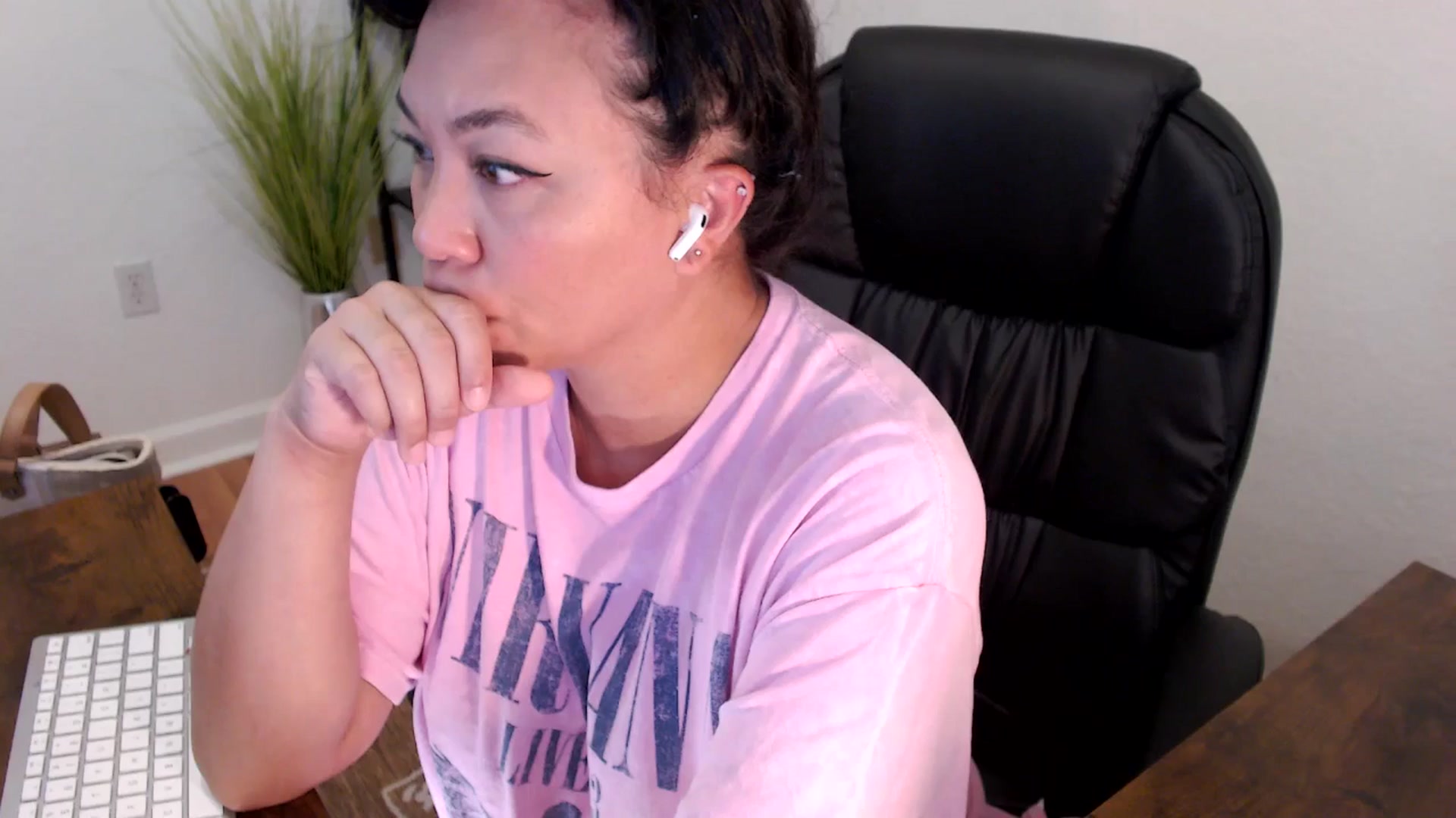 Gallery image thumbnail from MickaylaStar's myfreecams stream on, 04/18/2025, 18:15 image 1 of 20