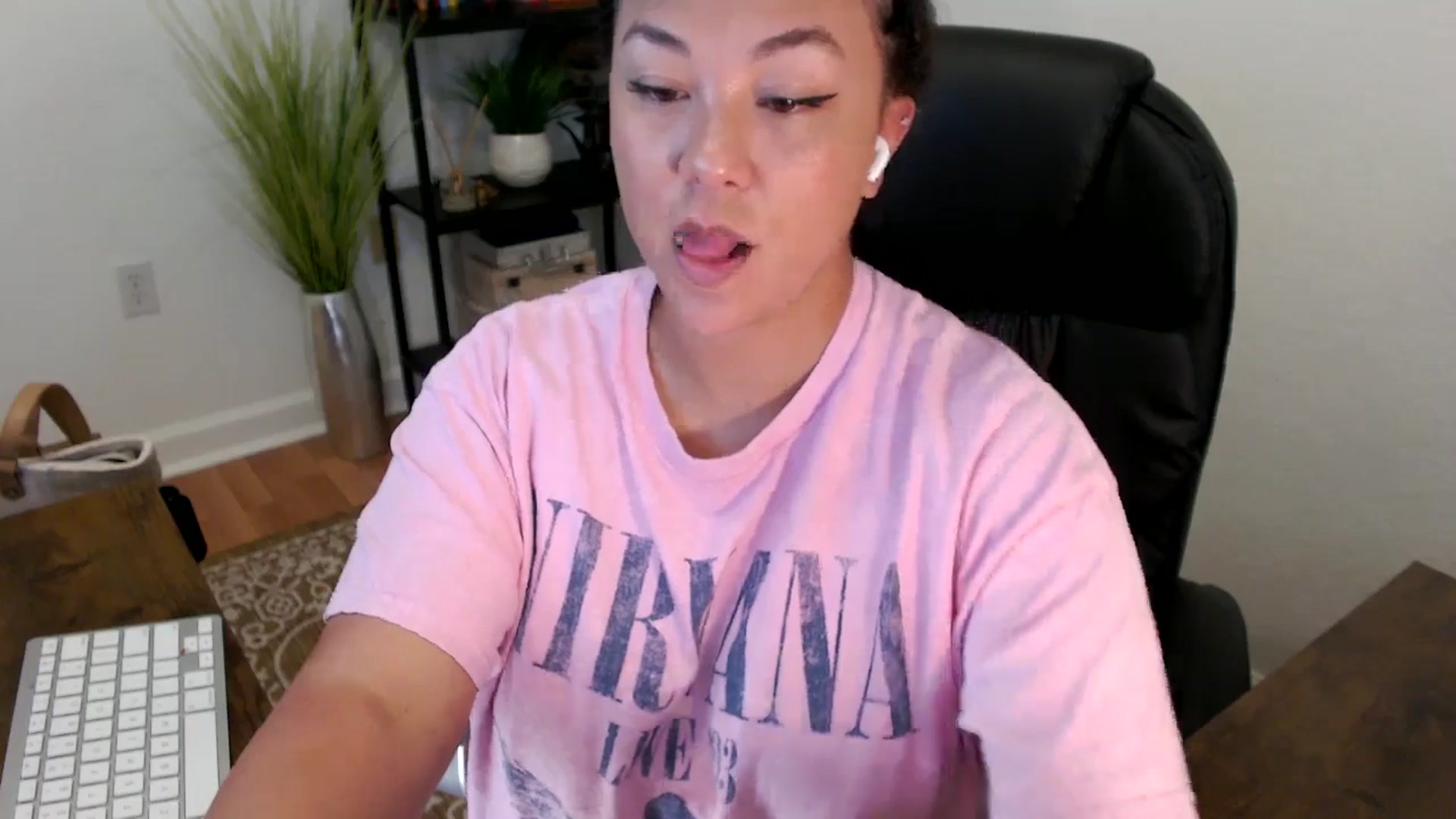 Gallery image thumbnail from MickaylaStar's myfreecams stream on, 04/18/2025, 18:15 image 2 of 20