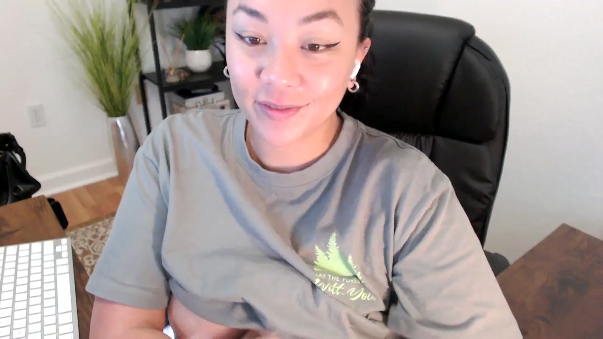 Gallery image thumbnail from MickaylaStar's myfreecams stream on, 04/22/2025, 16:08 image 9 of 20