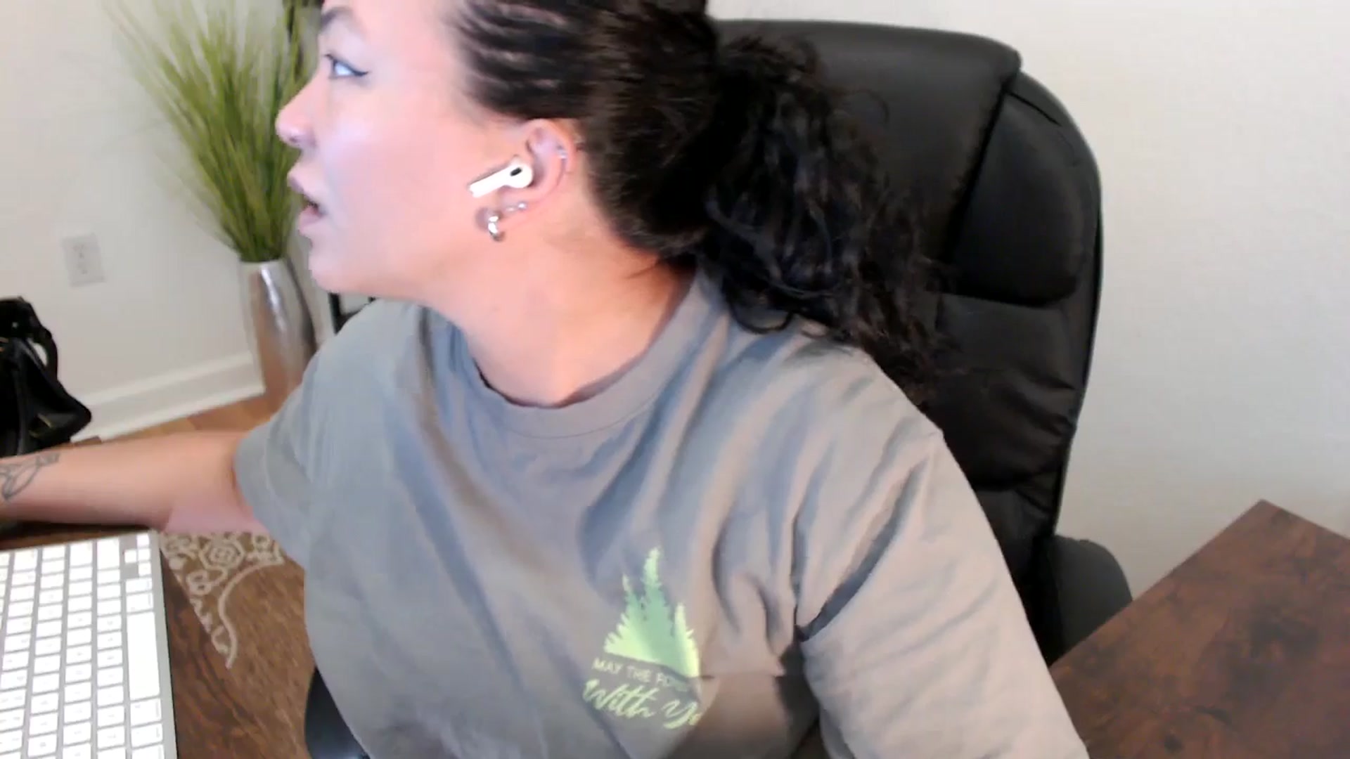 Gallery image thumbnail from MickaylaStar's myfreecams stream on, 04/22/2025, 16:08 image 16 of 20