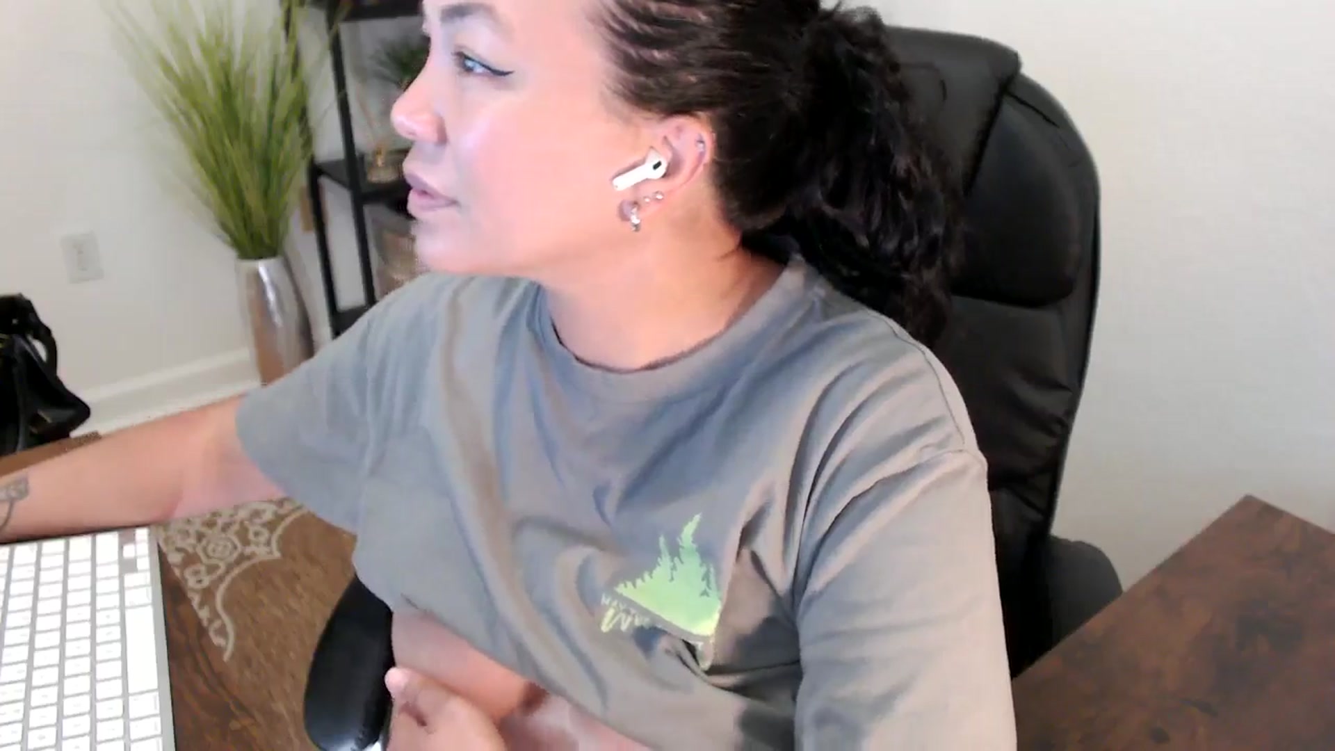 Gallery image thumbnail from MickaylaStar's myfreecams stream on, 04/22/2025, 16:08 image 20 of 20