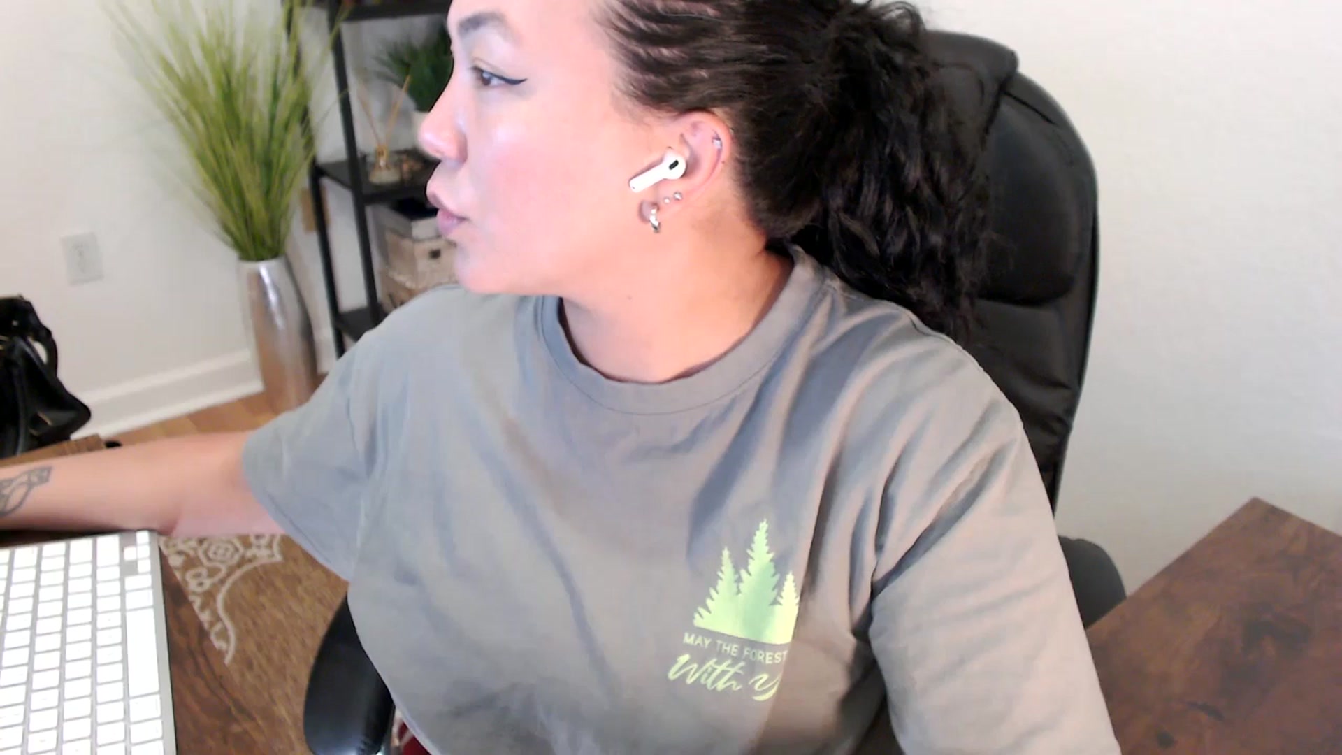 Gallery image thumbnail from MickaylaStar's myfreecams stream on, 04/22/2025, 16:08 image 17 of 20