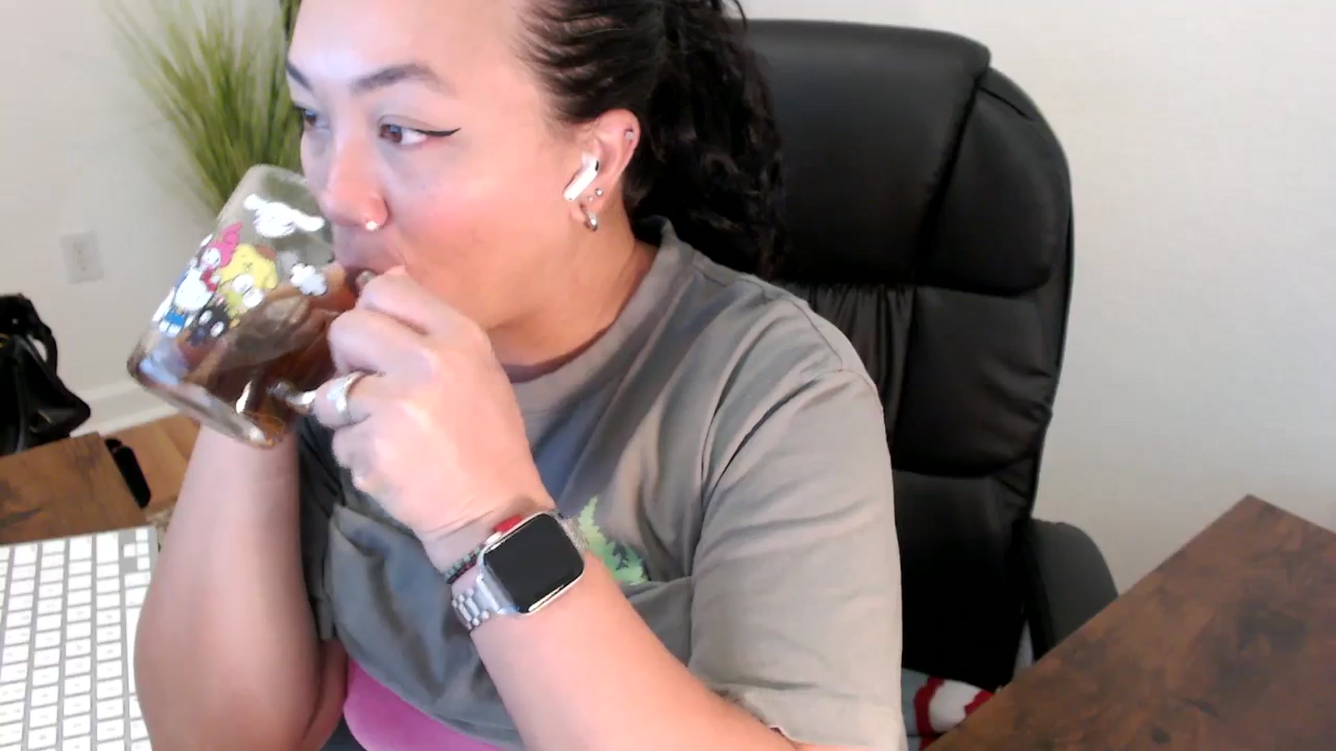 Gallery image thumbnail from MickaylaStar's myfreecams stream on, 04/22/2025, 16:08 image 4 of 20