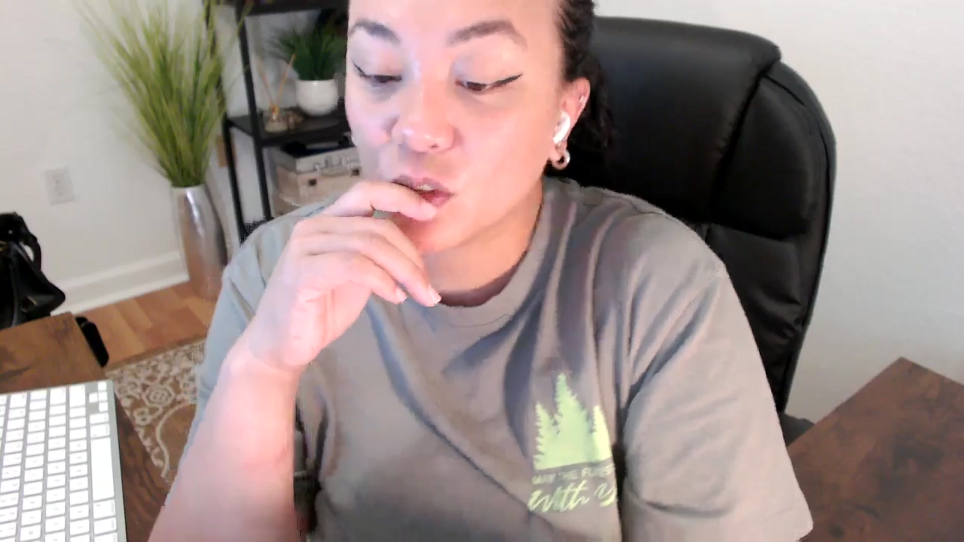 Gallery image thumbnail from MickaylaStar's myfreecams stream on, 04/22/2025, 16:08 image 15 of 20