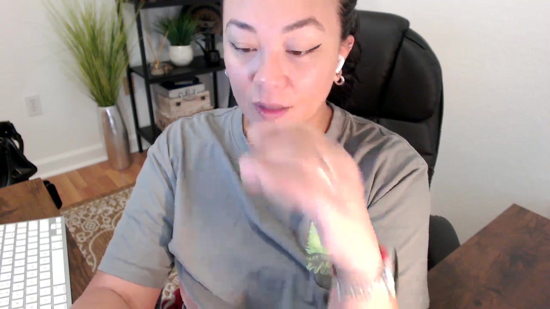 Gallery image thumbnail from MickaylaStar's myfreecams stream on, 04/22/2025, 16:08 image 14 of 20