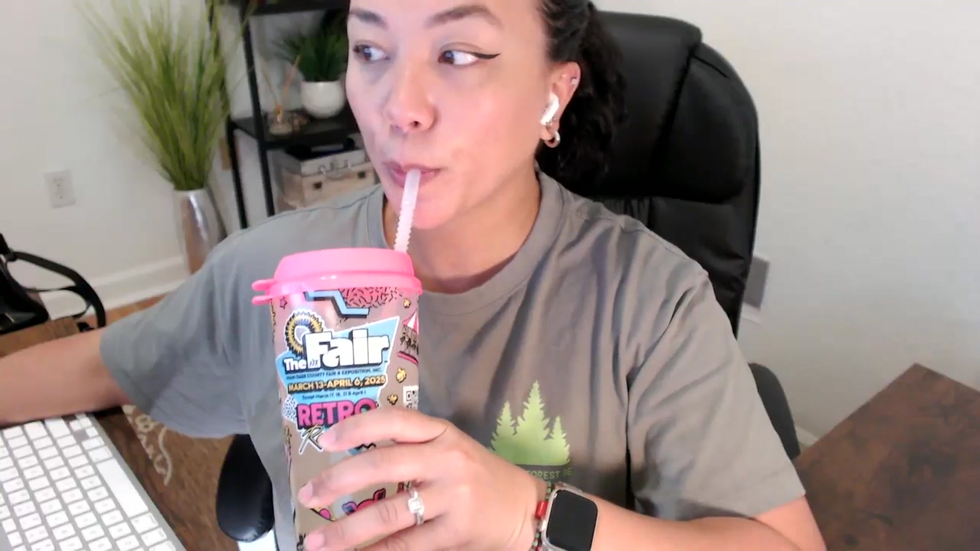 Gallery image thumbnail from MickaylaStar's myfreecams stream on, 04/22/2025, 16:56 image 13 of 20