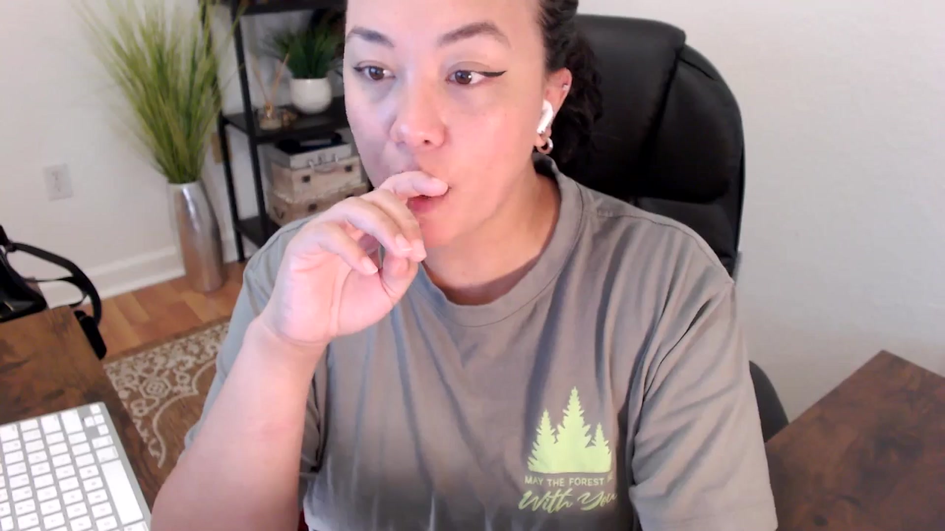 Gallery image thumbnail from MickaylaStar's myfreecams stream on, 04/22/2025, 17:16 image 18 of 20