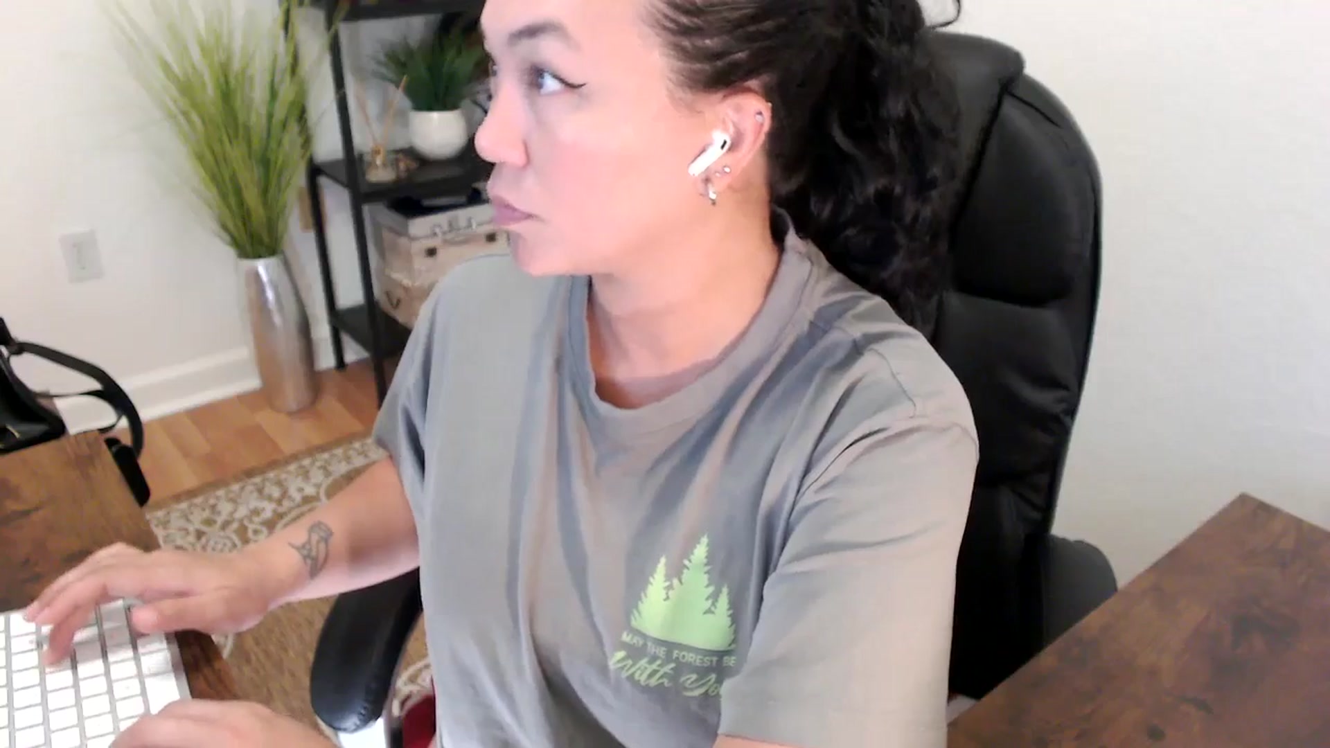 Gallery image thumbnail from MickaylaStar's myfreecams stream on, 04/22/2025, 17:16 image 11 of 20