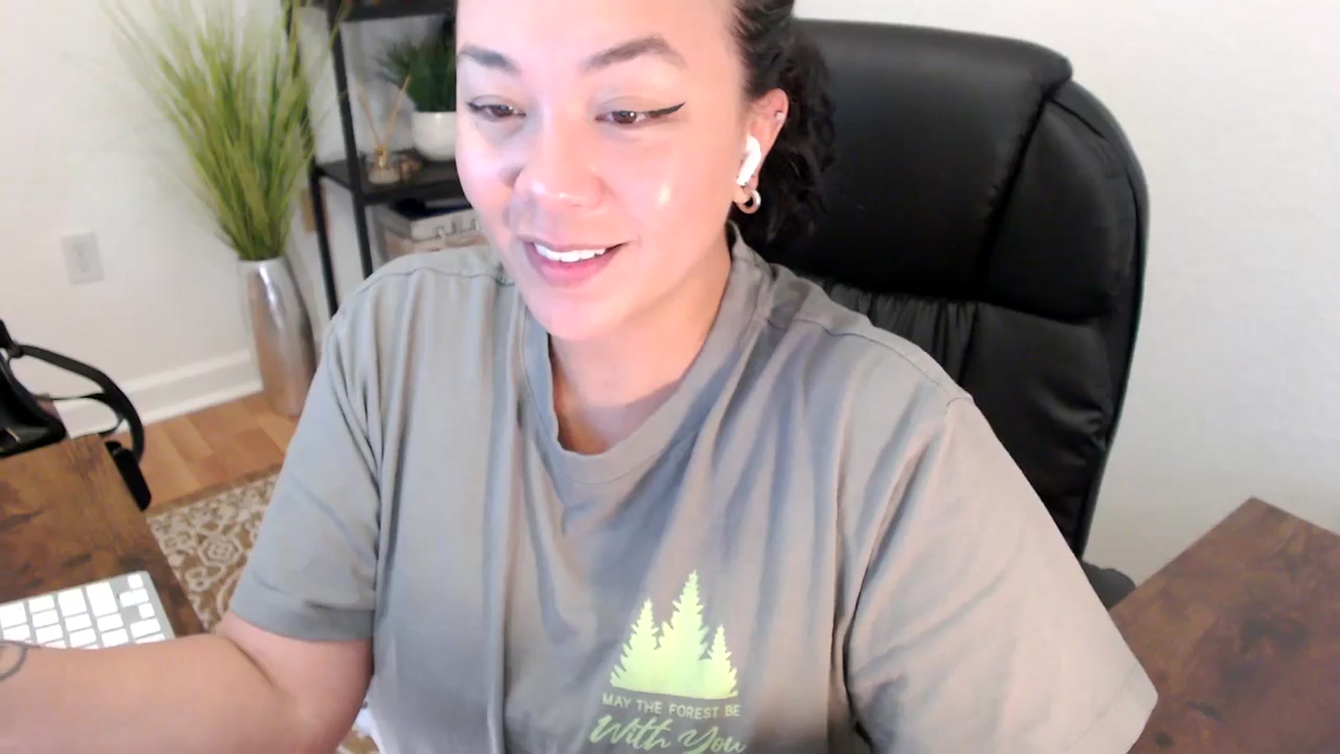 Gallery image thumbnail from MickaylaStar's myfreecams stream on, 04/22/2025, 17:16 image 13 of 20