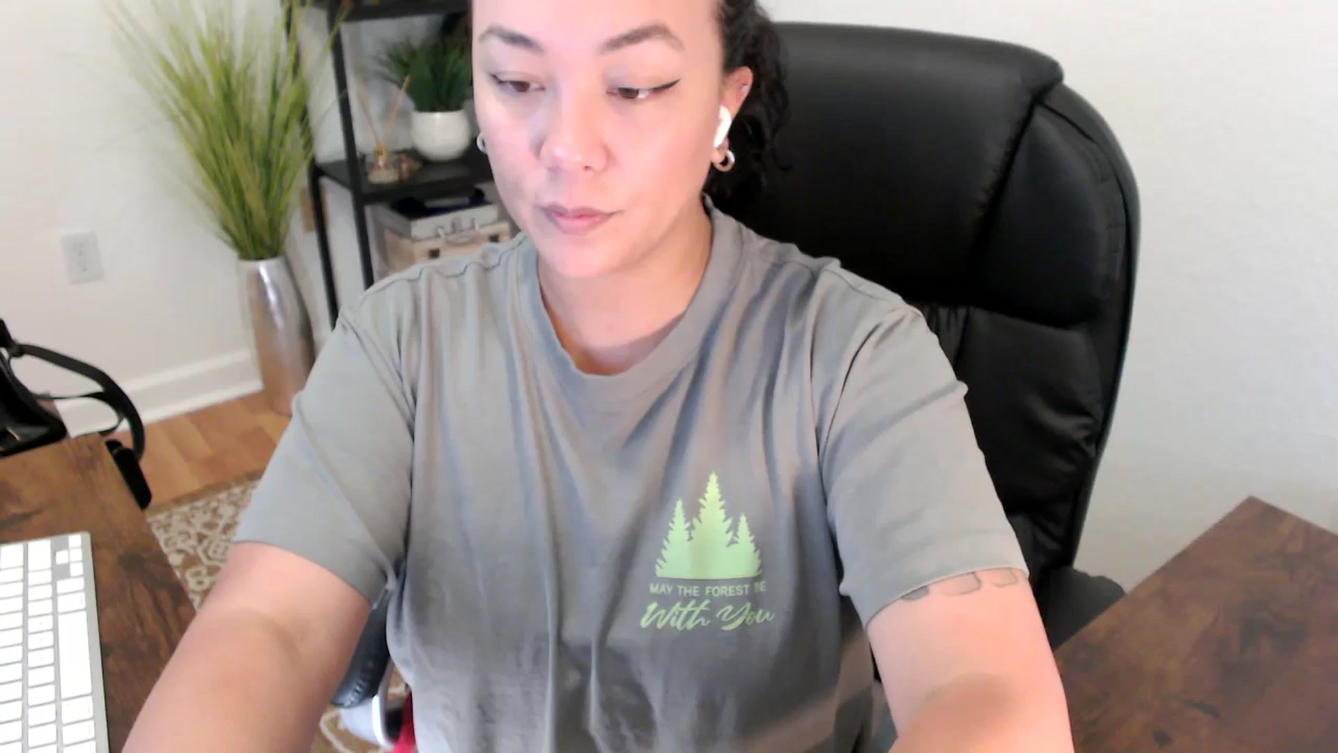 Gallery image thumbnail from MickaylaStar's myfreecams stream on, 04/22/2025, 17:16 image 1 of 20