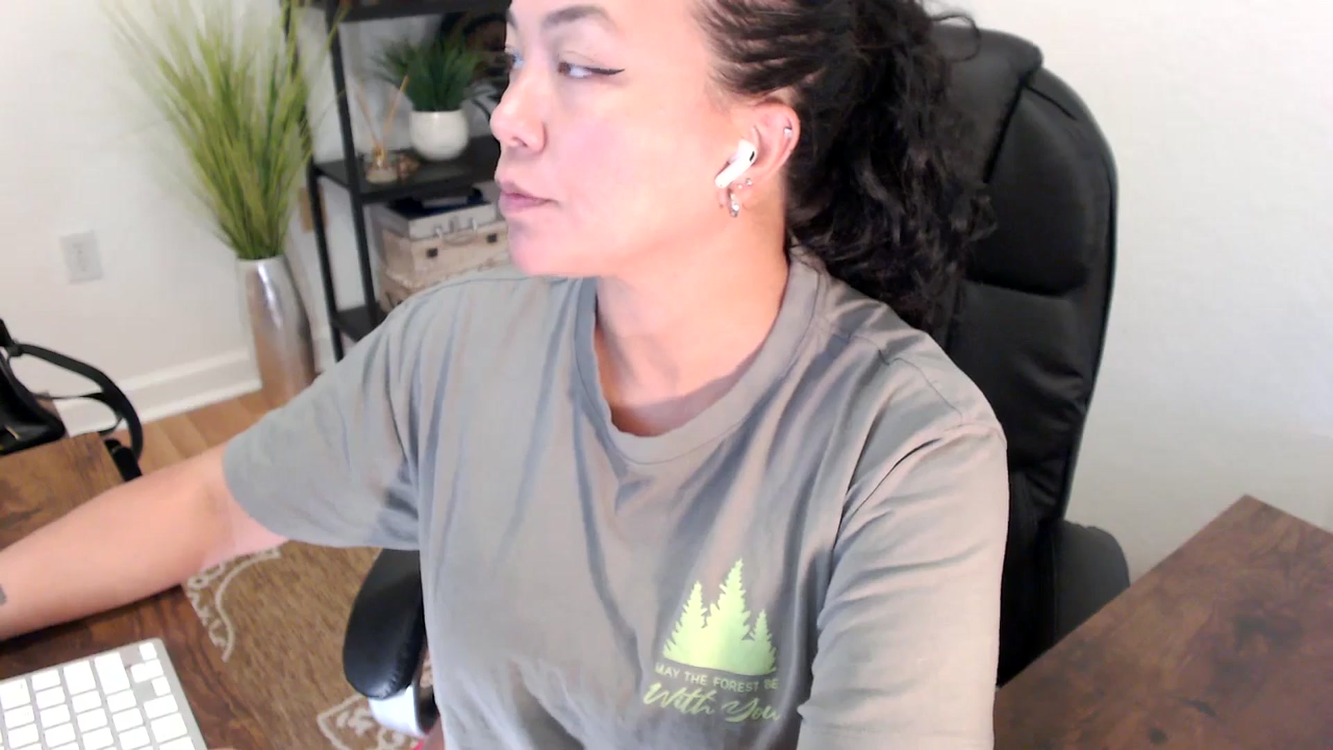 Gallery image thumbnail from MickaylaStar's myfreecams stream on, 04/22/2025, 17:56 image 9 of 20