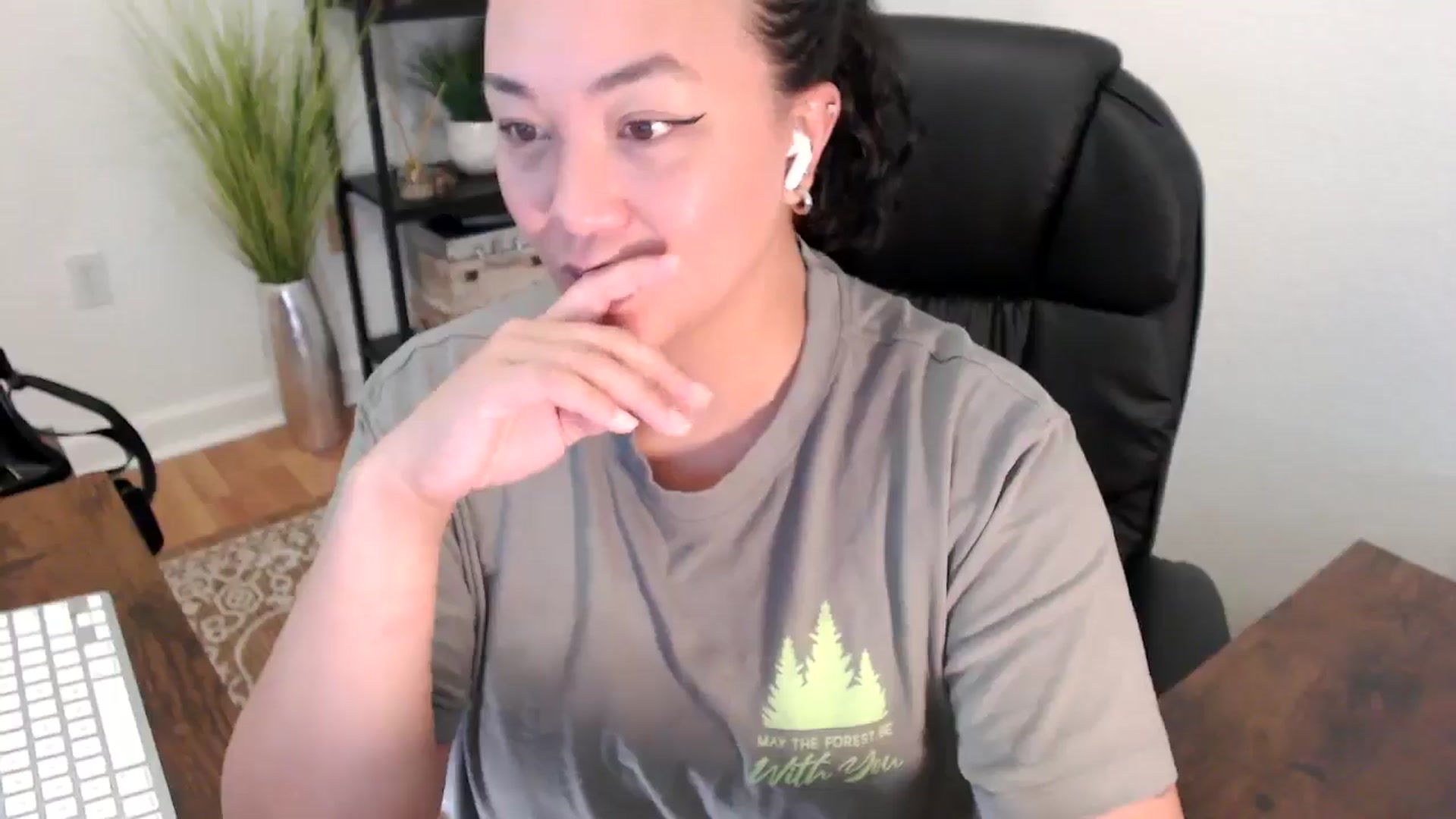 Gallery image thumbnail from MickaylaStar's myfreecams stream on, 04/22/2025, 17:56 image 14 of 20