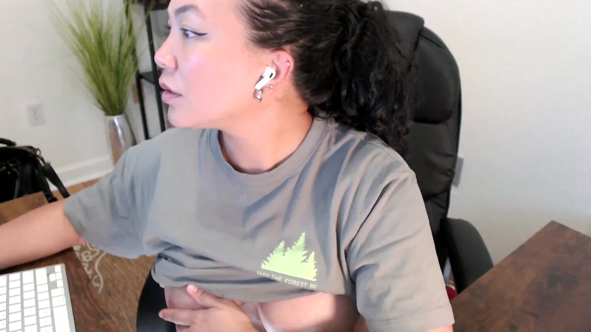 Gallery image thumbnail from MickaylaStar's myfreecams stream on, 04/22/2025, 20:16 image 13 of 20