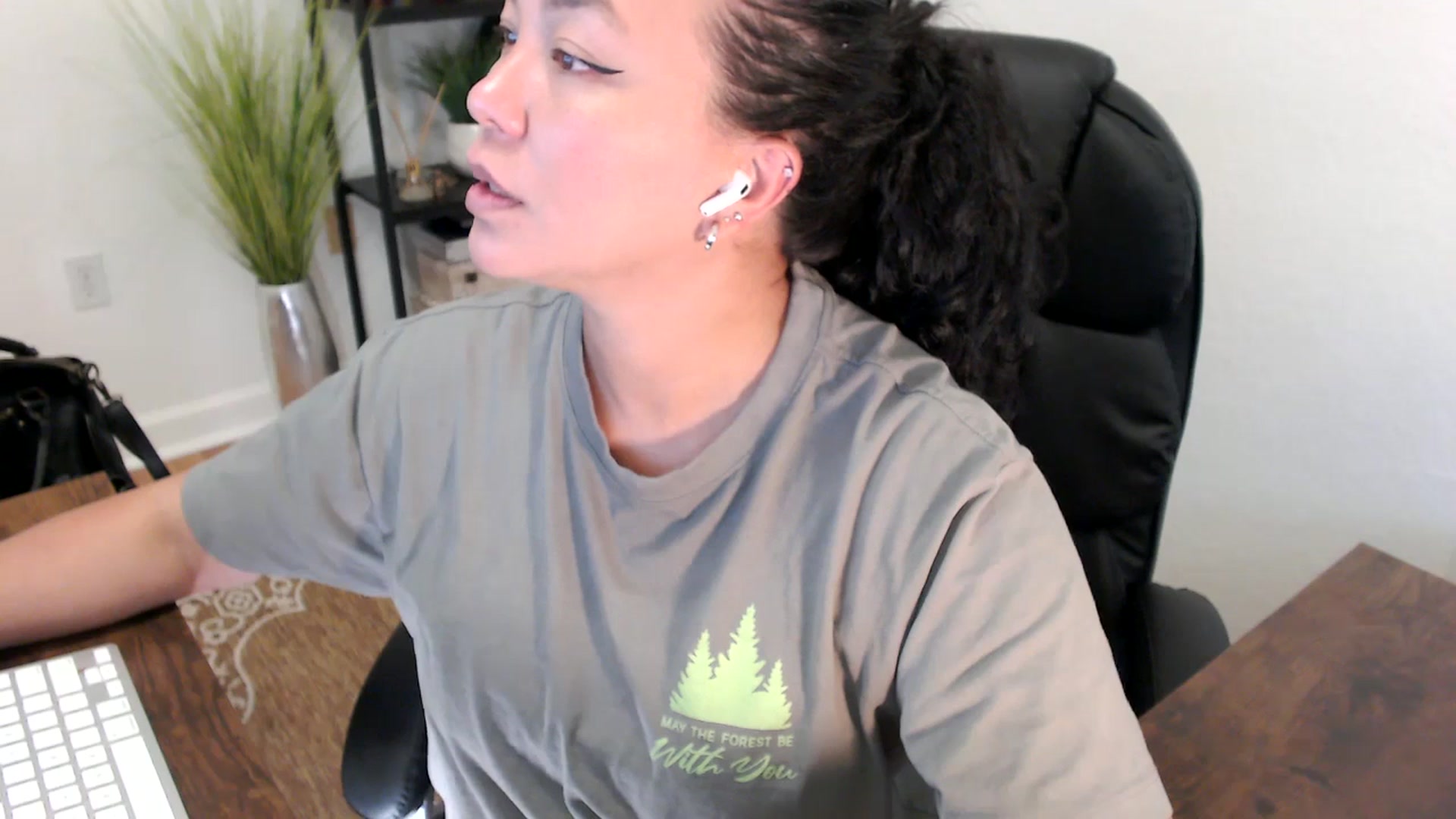 Gallery image thumbnail from MickaylaStar's myfreecams stream on, 04/22/2025, 20:16 image 6 of 20