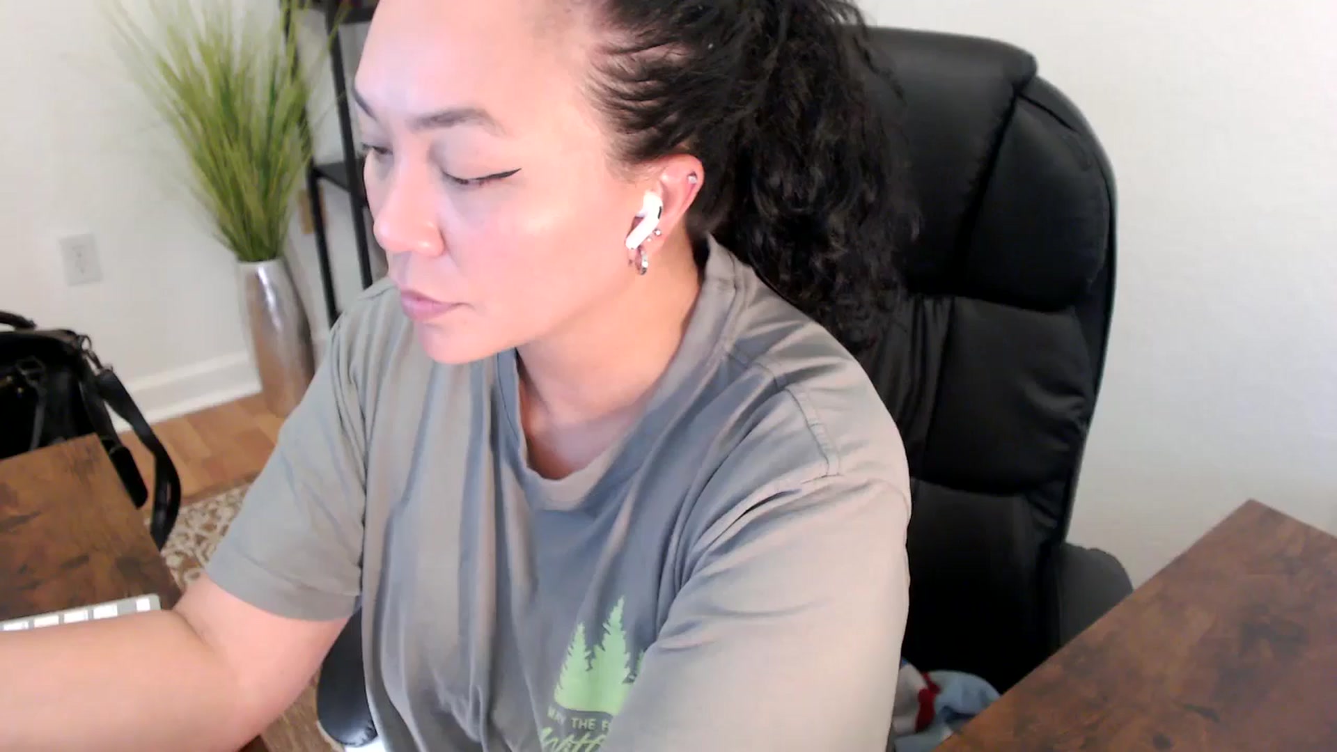 Gallery image thumbnail from MickaylaStar's myfreecams stream on, 04/22/2025, 20:16 image 9 of 20
