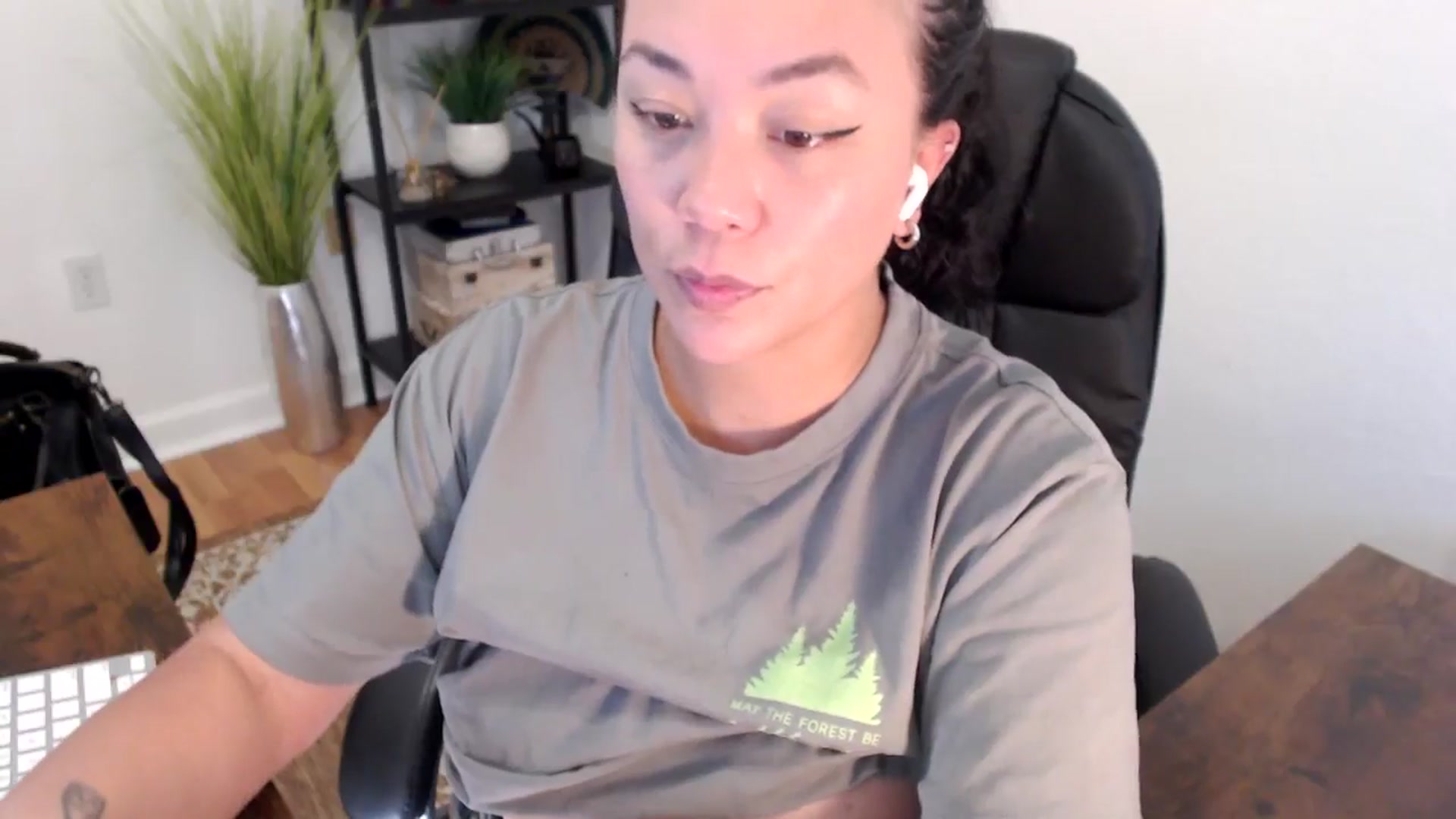 Gallery image thumbnail from MickaylaStar's myfreecams stream on, 04/22/2025, 20:16 image 16 of 20