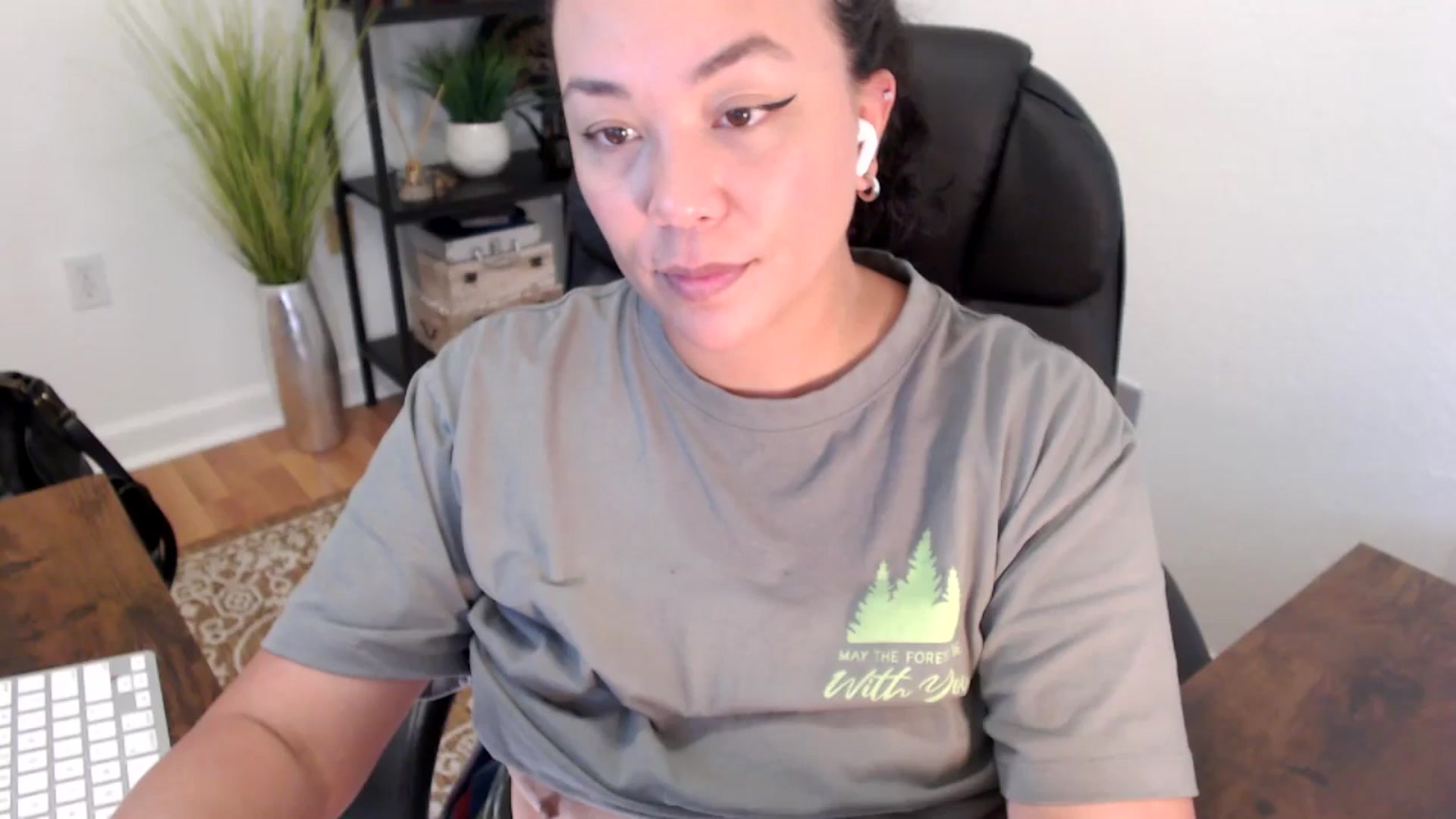 Gallery image thumbnail from MickaylaStar's myfreecams stream on, 04/22/2025, 20:16 image 18 of 20