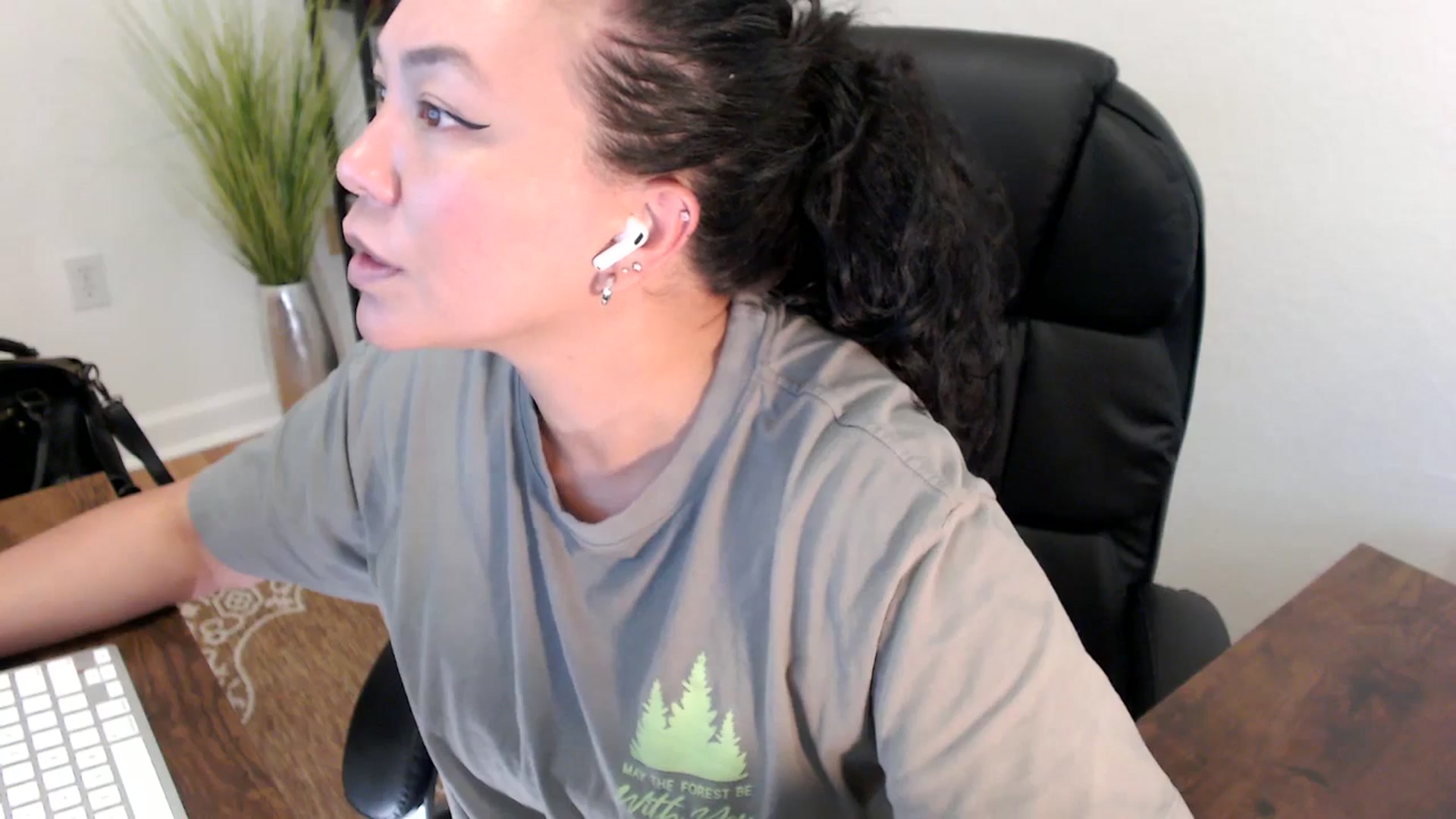 Gallery image thumbnail from MickaylaStar's myfreecams stream on, 04/22/2025, 20:16 image 7 of 20