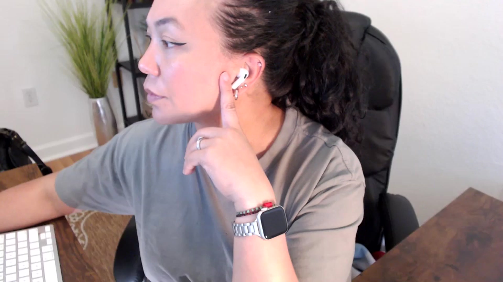 Gallery image thumbnail from MickaylaStar's myfreecams stream on, 04/22/2025, 20:16 image 19 of 20