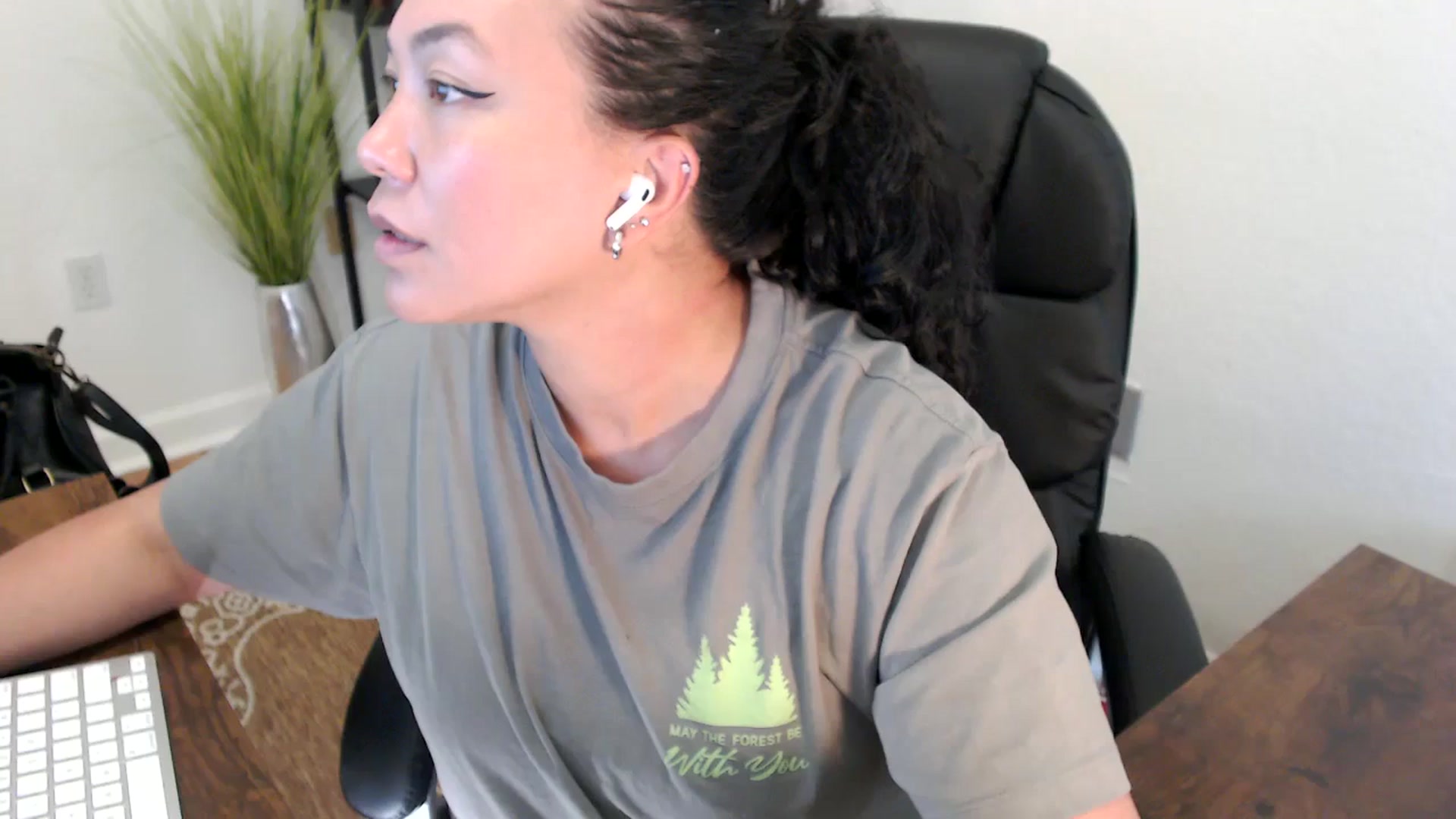 Gallery image thumbnail from MickaylaStar's myfreecams stream on, 04/22/2025, 20:38 image 1 of 20