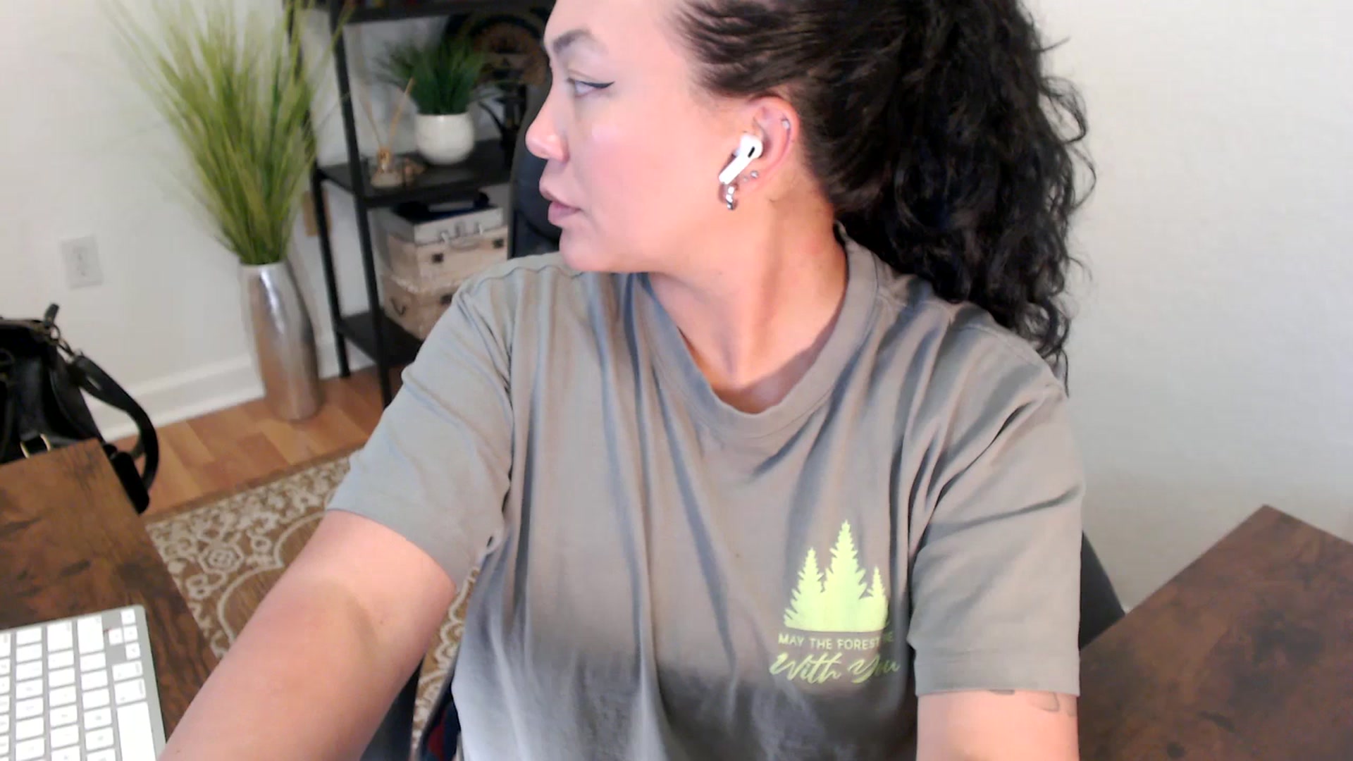 Gallery image thumbnail from MickaylaStar's myfreecams stream on, 04/22/2025, 20:38 image 6 of 20