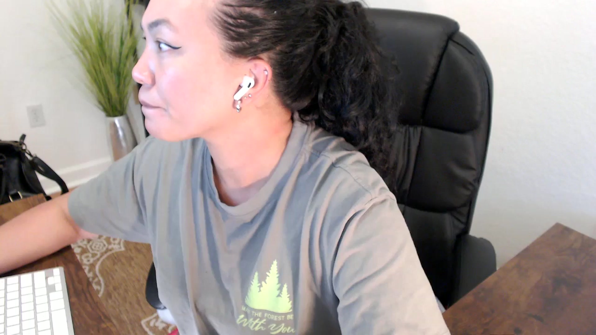 Gallery image thumbnail from MickaylaStar's myfreecams stream on, 04/22/2025, 20:38 image 3 of 20