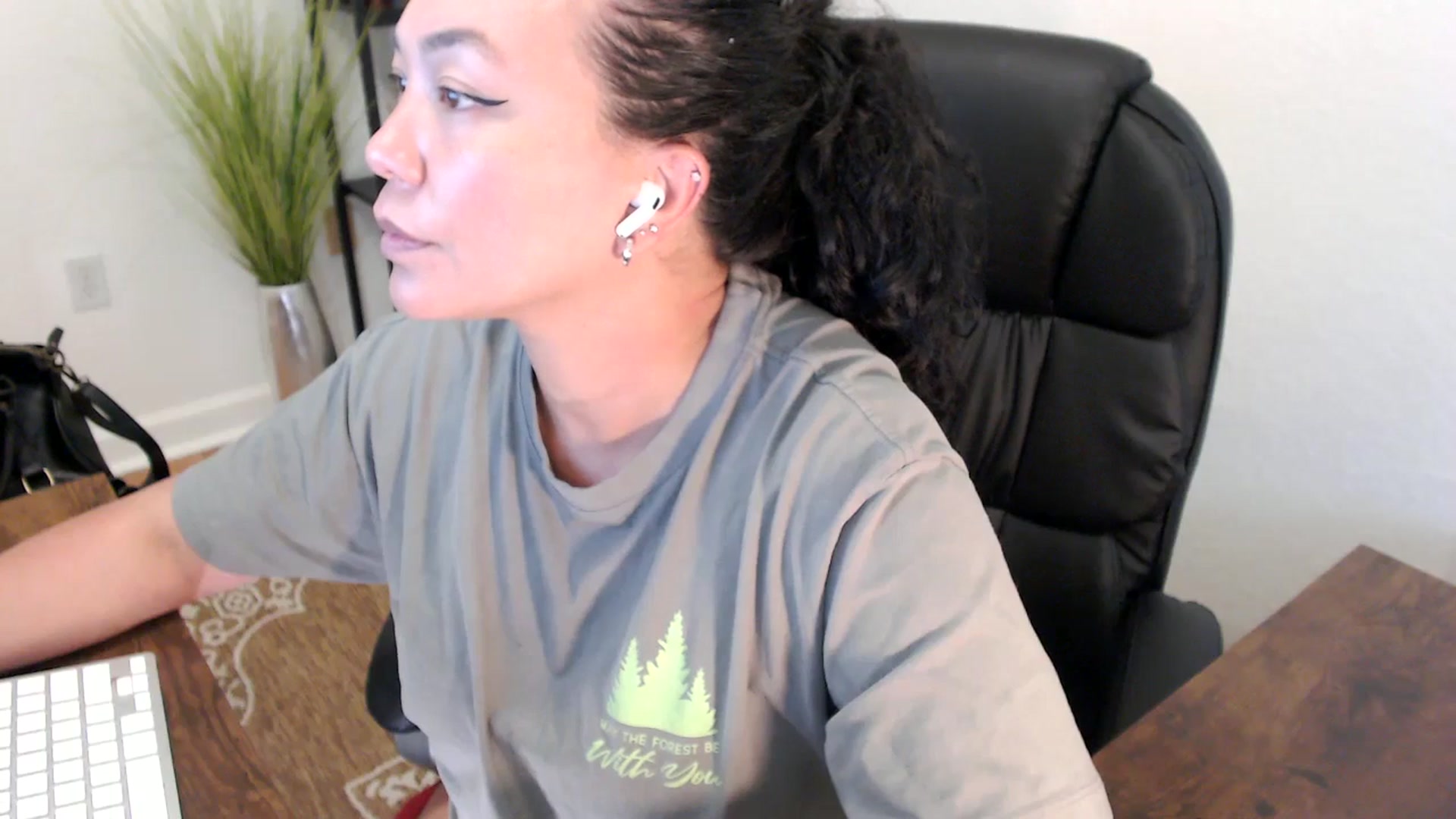 Gallery image thumbnail from MickaylaStar's myfreecams stream on, 04/22/2025, 20:38 image 2 of 20