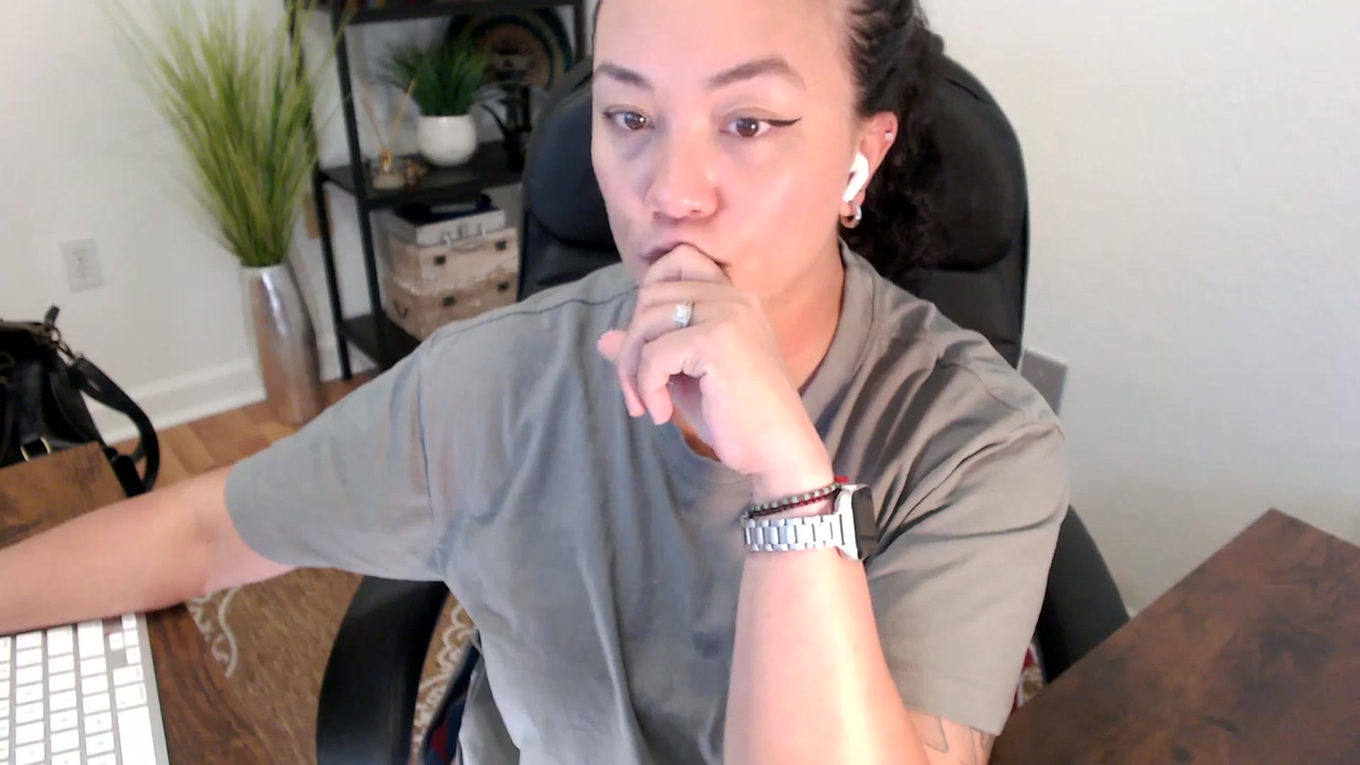 Gallery image thumbnail from MickaylaStar's myfreecams stream on, 04/22/2025, 20:38 image 5 of 20