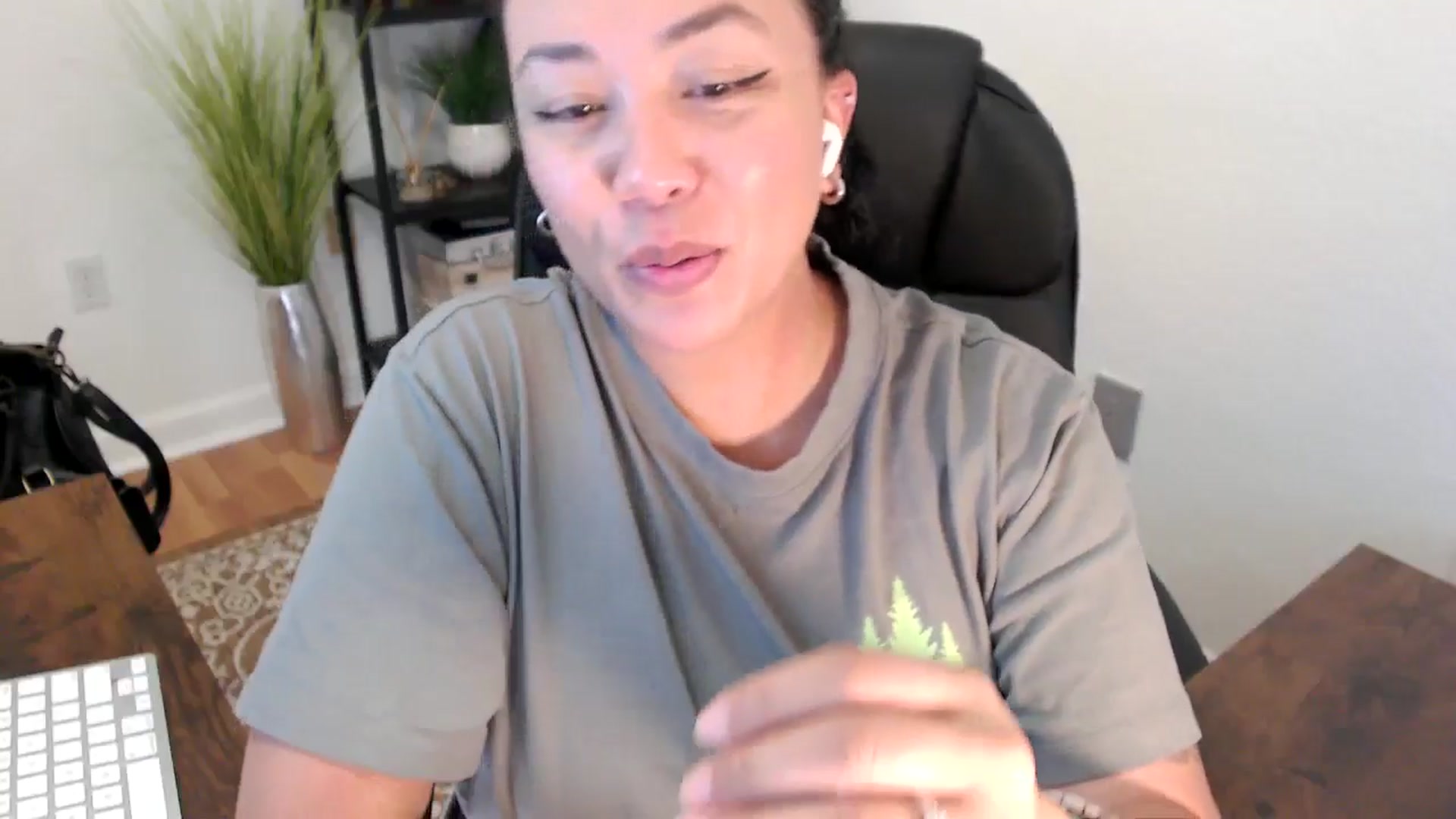 Gallery image thumbnail from MickaylaStar's myfreecams stream on, 04/22/2025, 20:38 image 8 of 20